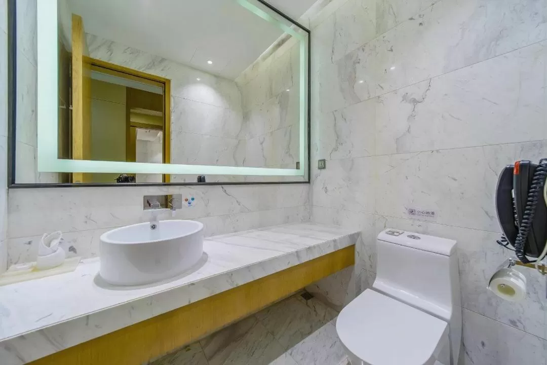 Toilet in Zhuhai Palm Spring Hotel