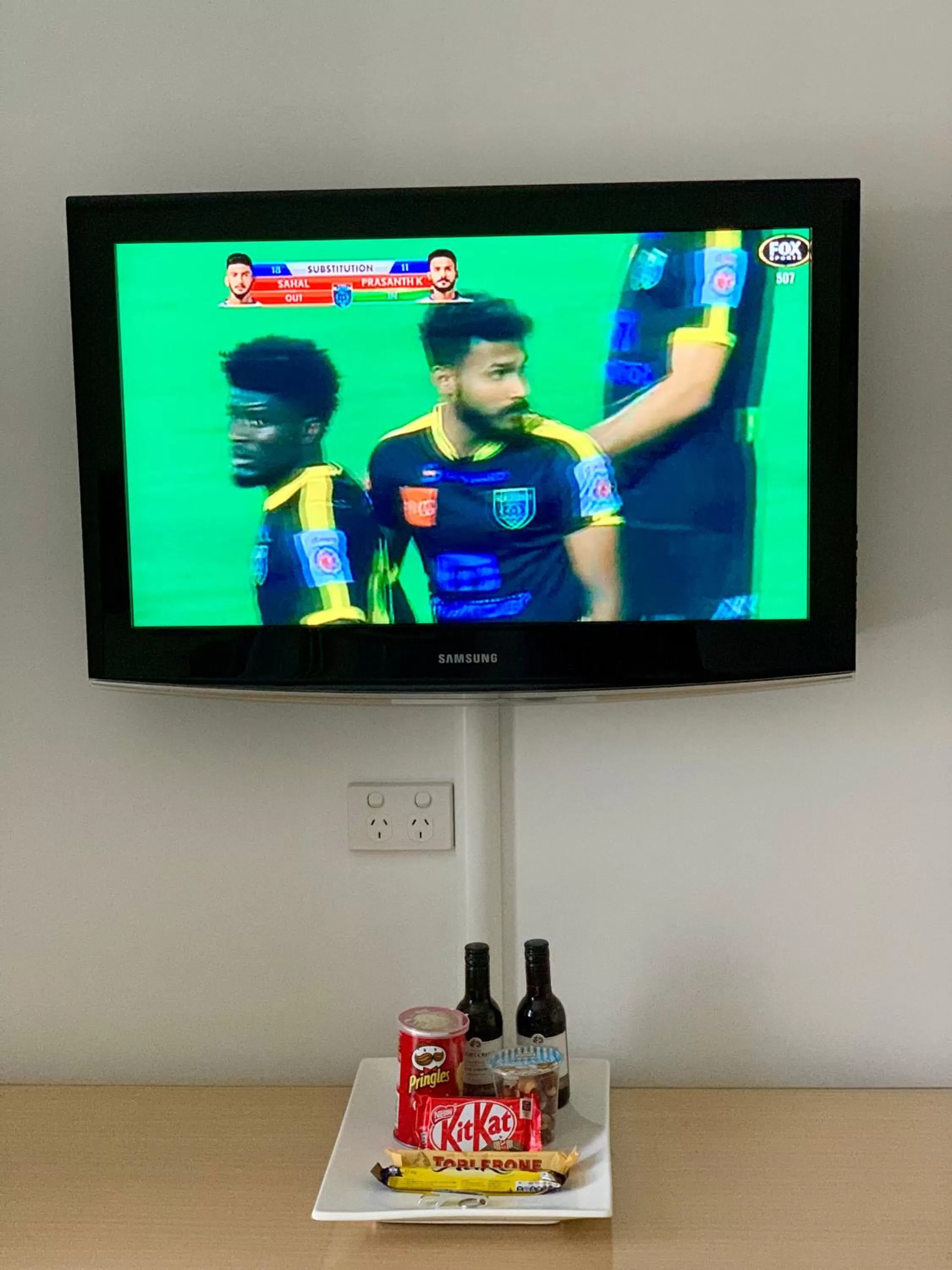 TV and multimedia in Ensenada Motor Inn and Suites