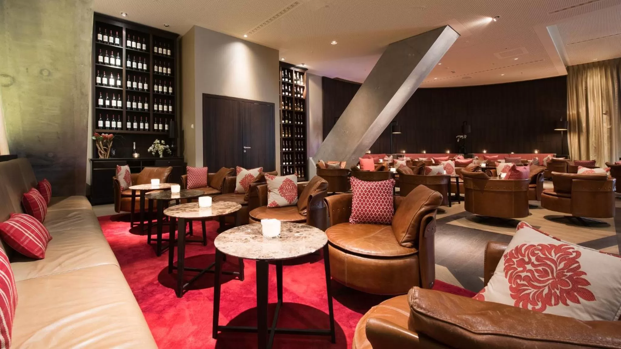 Lounge or bar in AlpenGold Hotel Davos