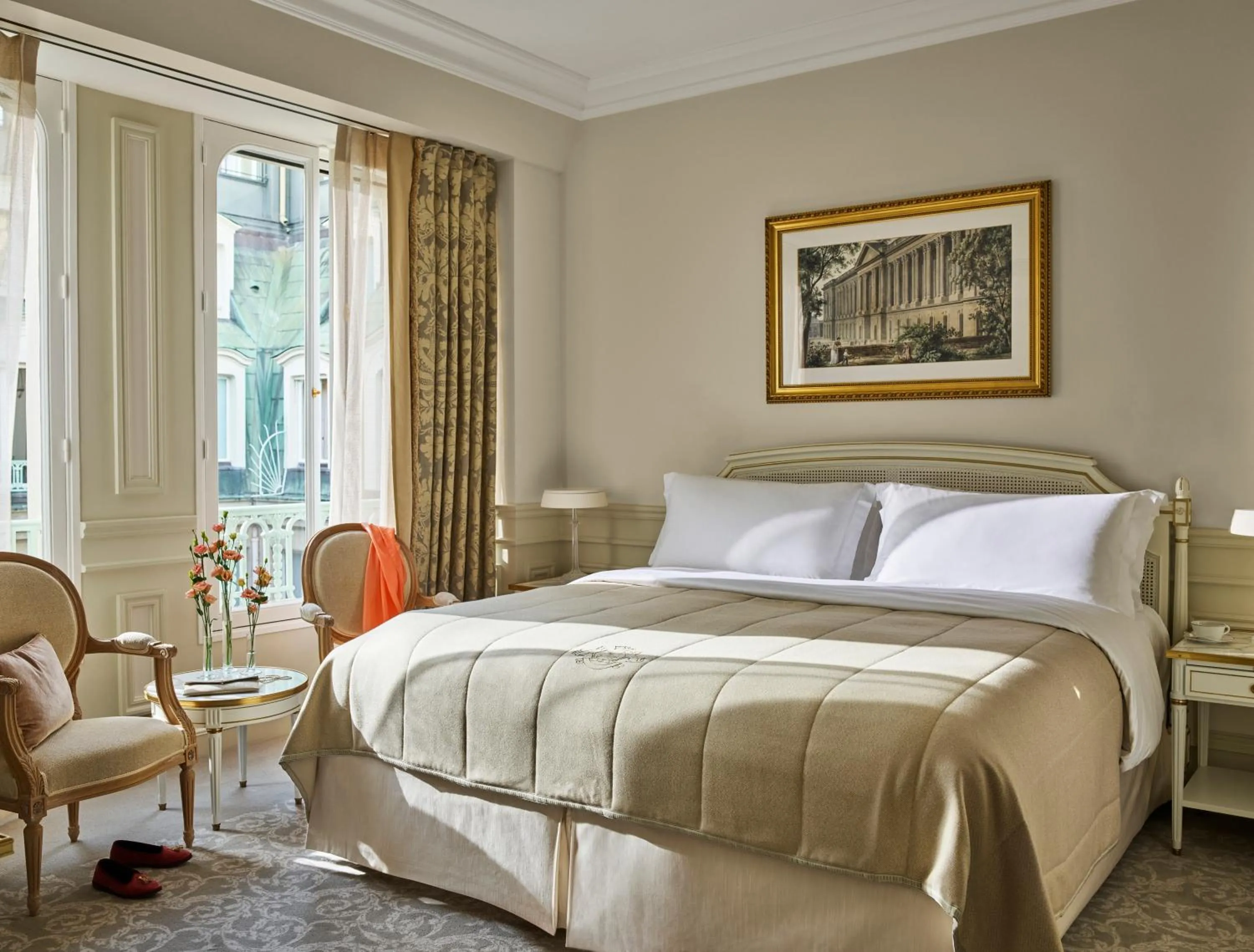 Bedroom, Bed in Le Meurice – Dorchester Collection
