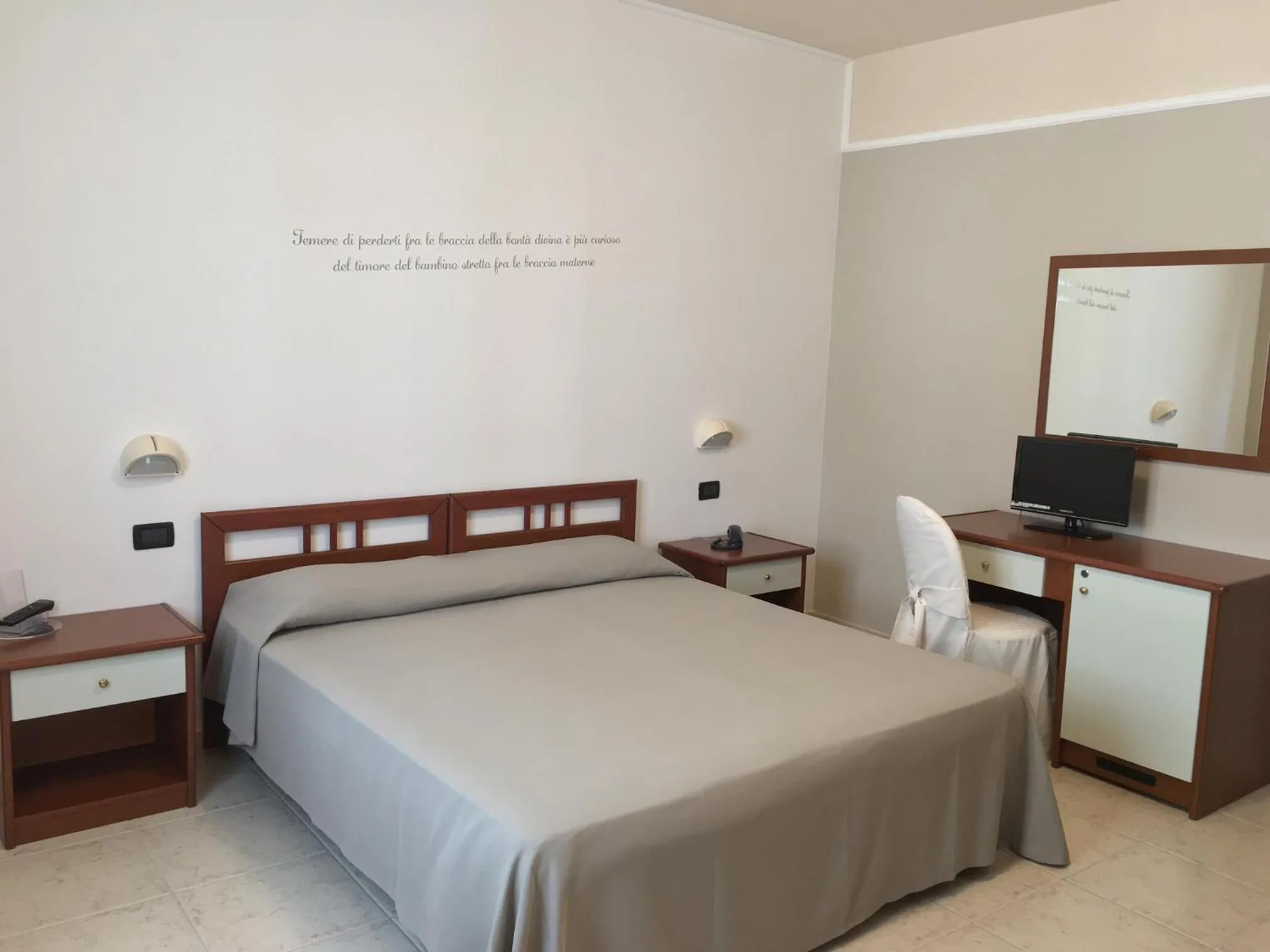 Photo of the whole room in Hotel Euro