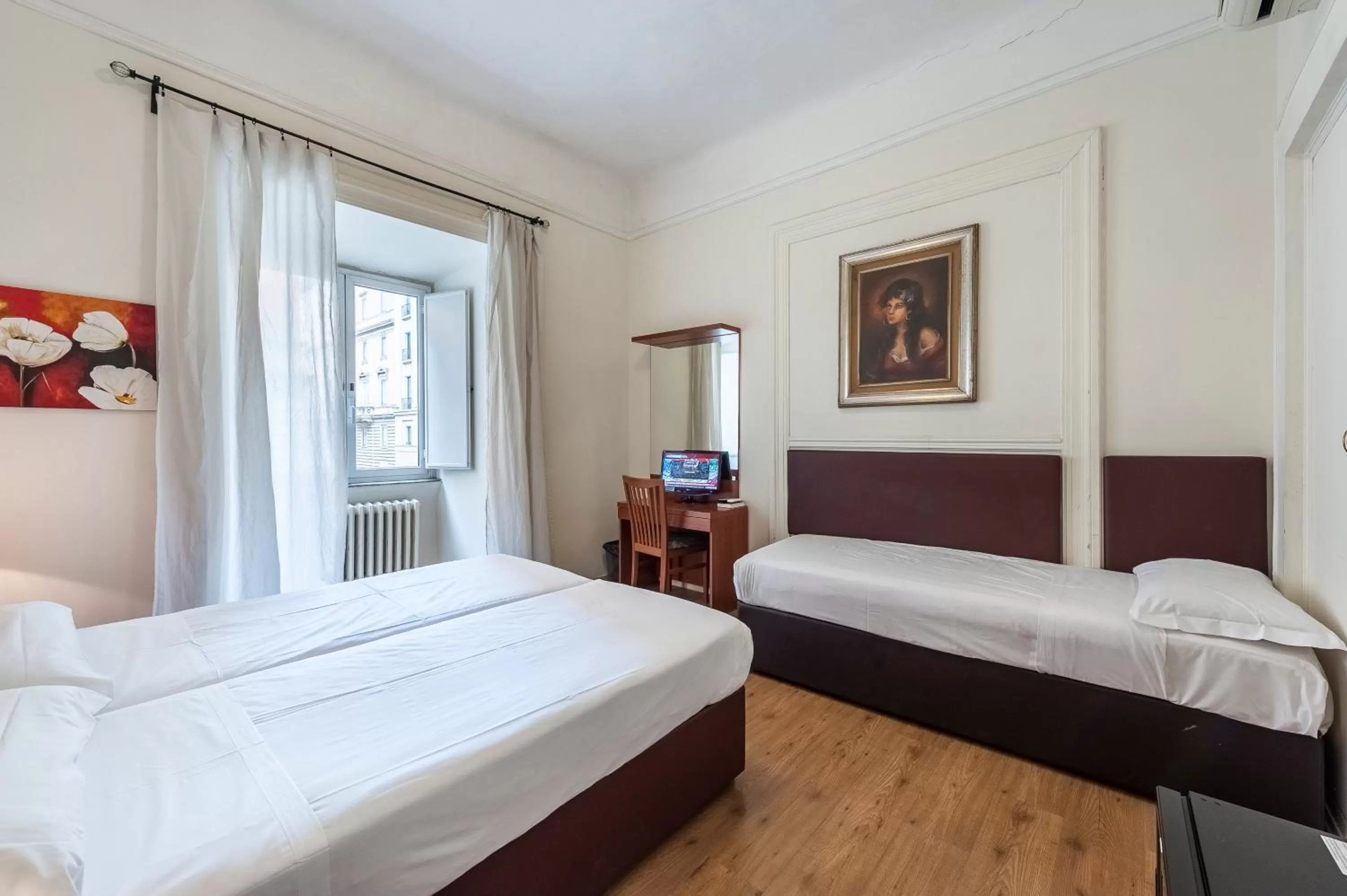 Economy Triple Room in Hotel California