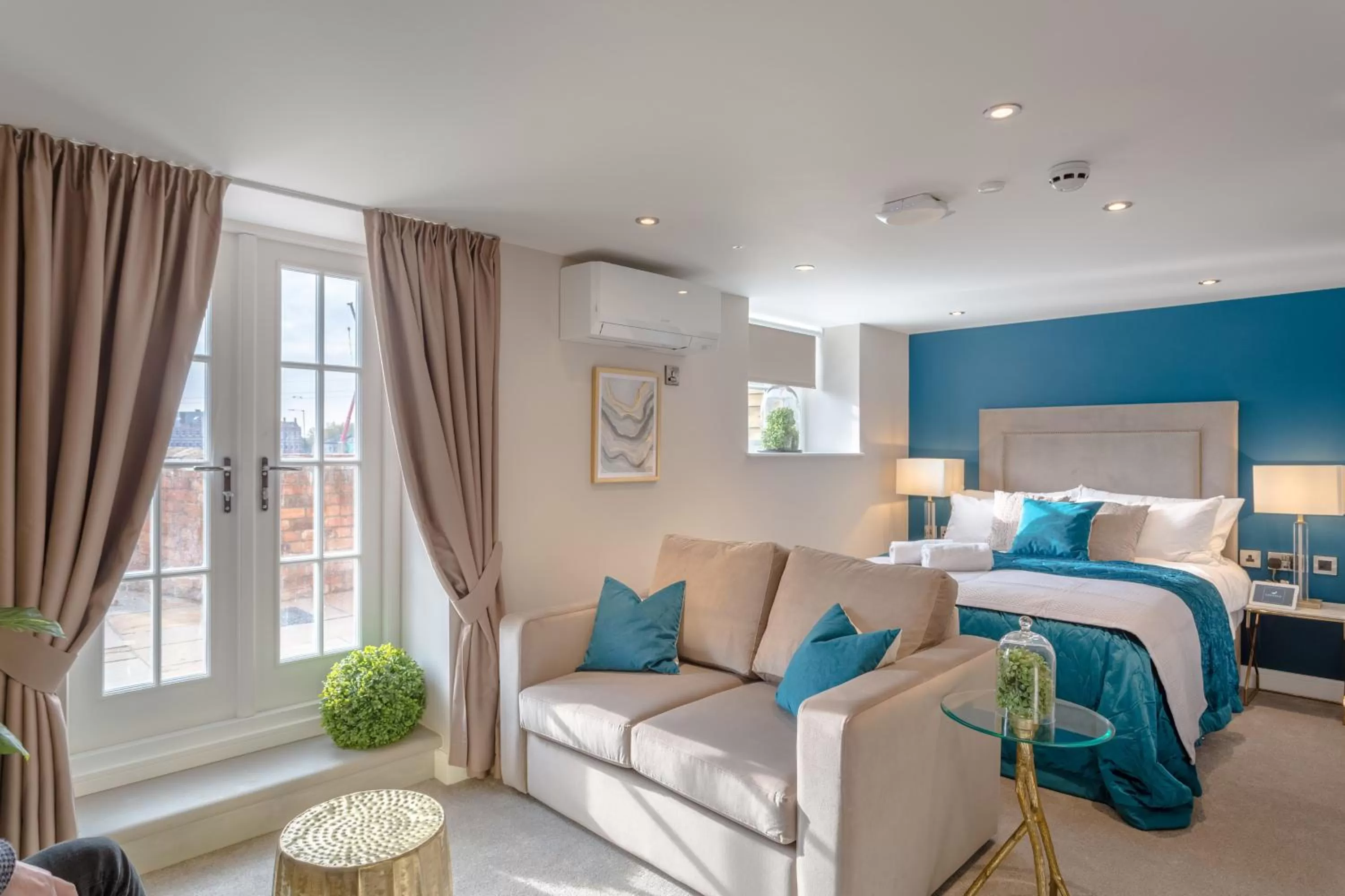 Living room, Bed in Heritage Mews Nottingham