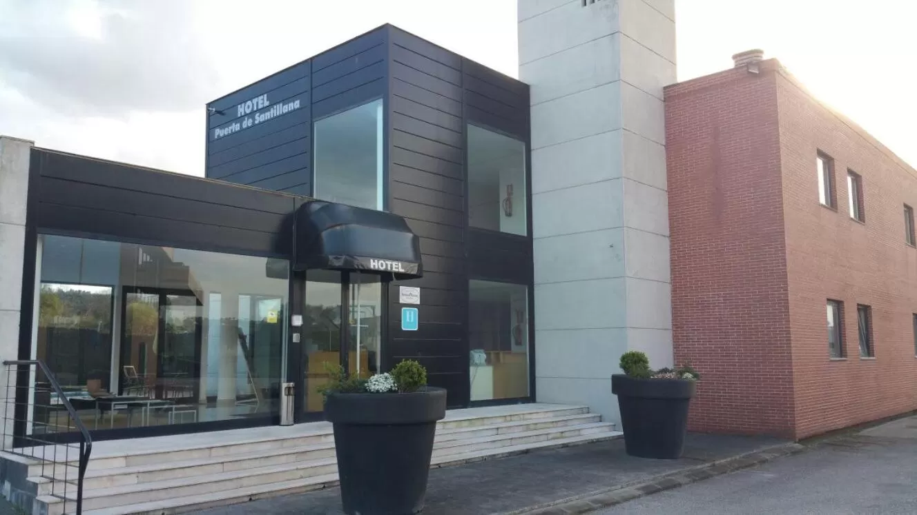 Facade/entrance in Puerta de Santillana