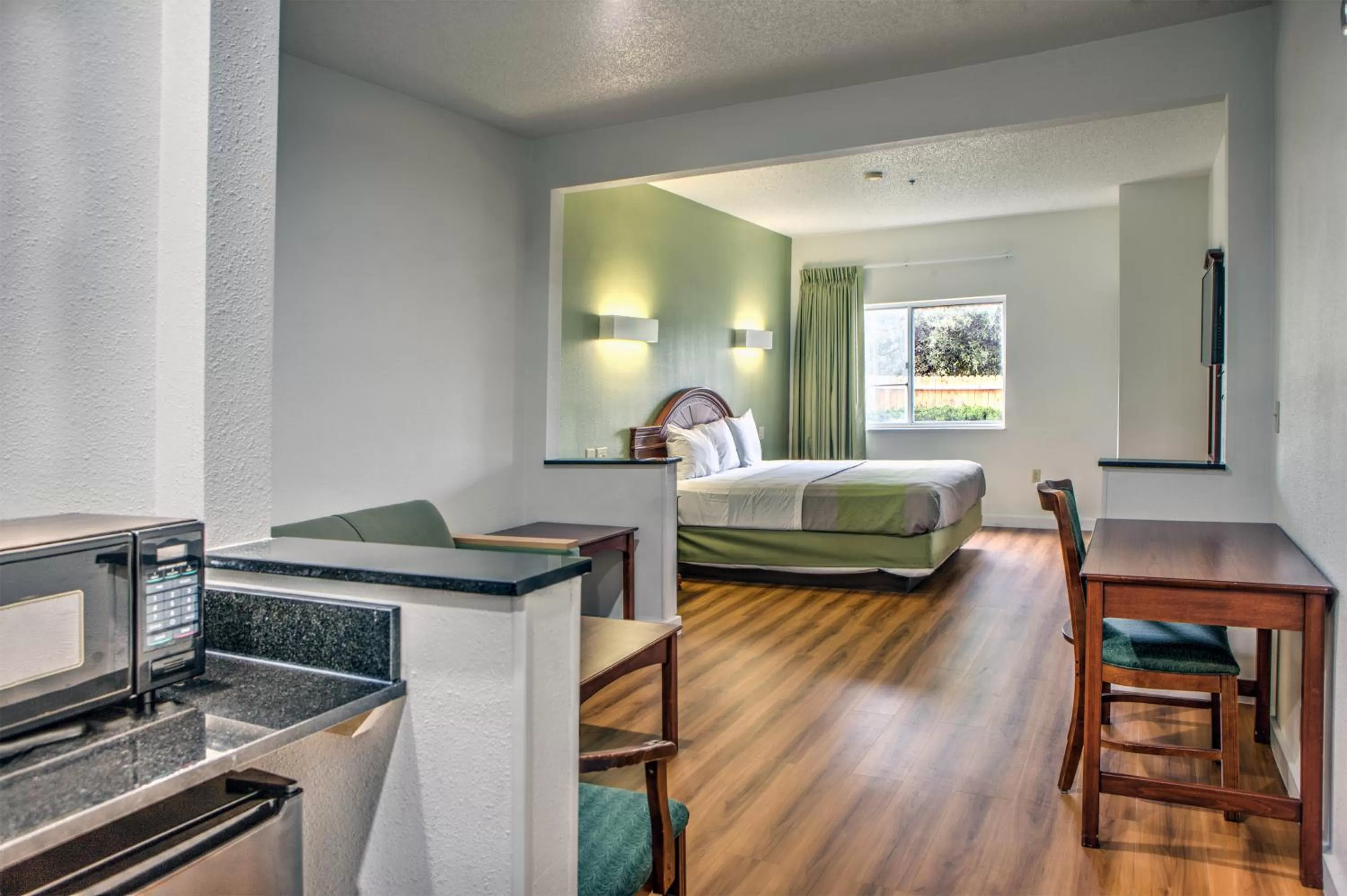 Bedroom, Bed in Motel 6-Dallas, TX - Northwest