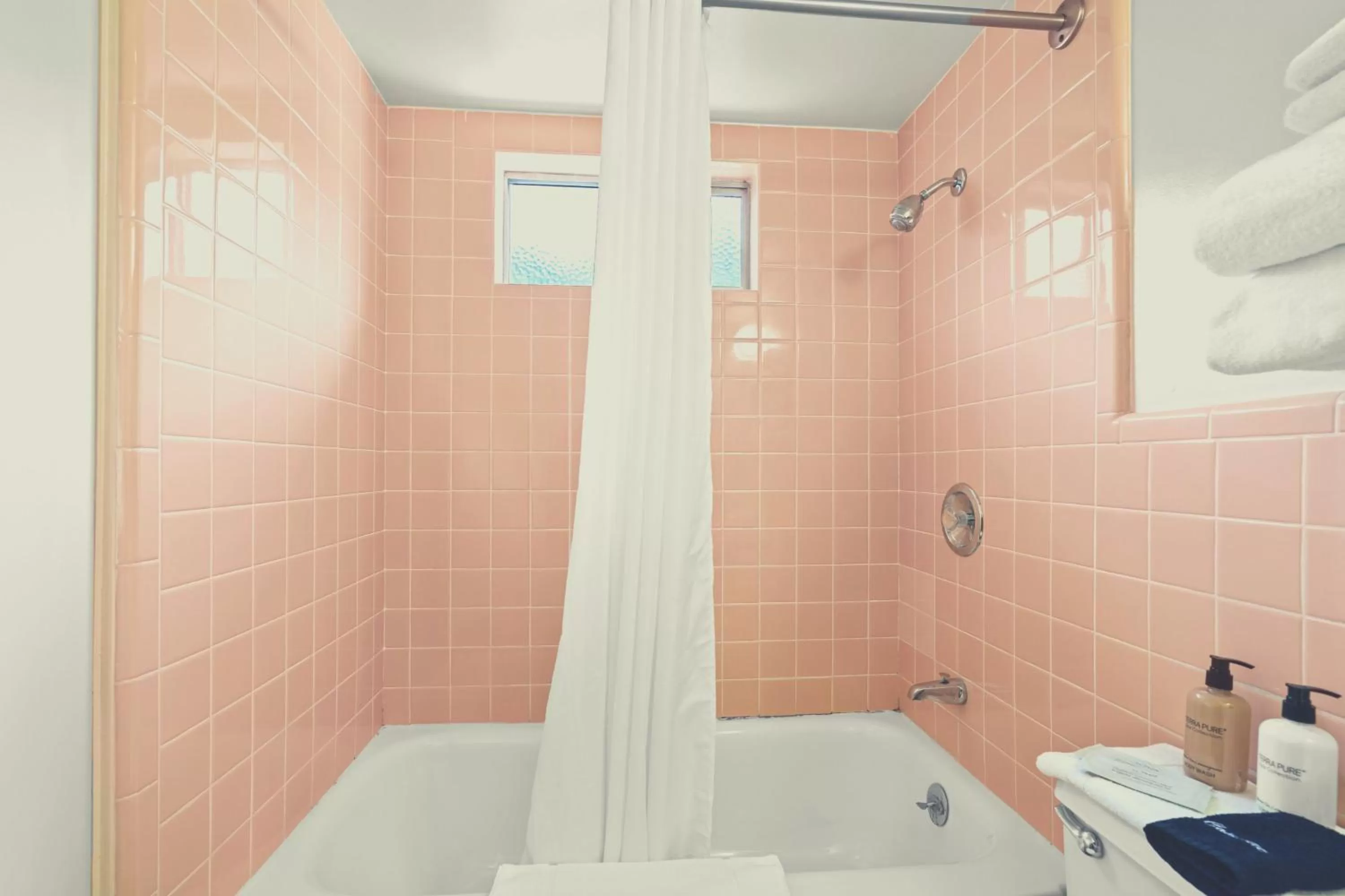 Bathroom in Stardust Motel Wallace