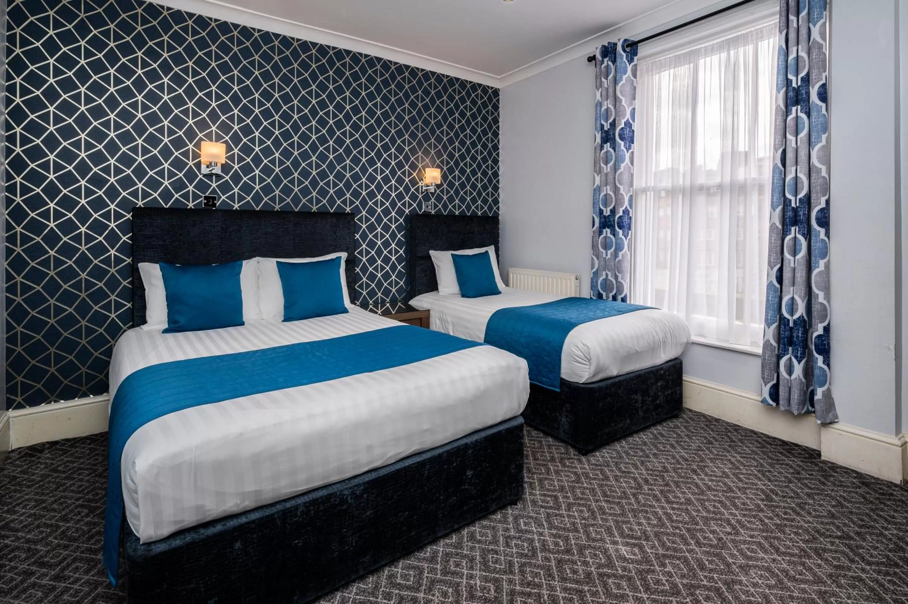 Bedroom, Bed in Mentone Hotel