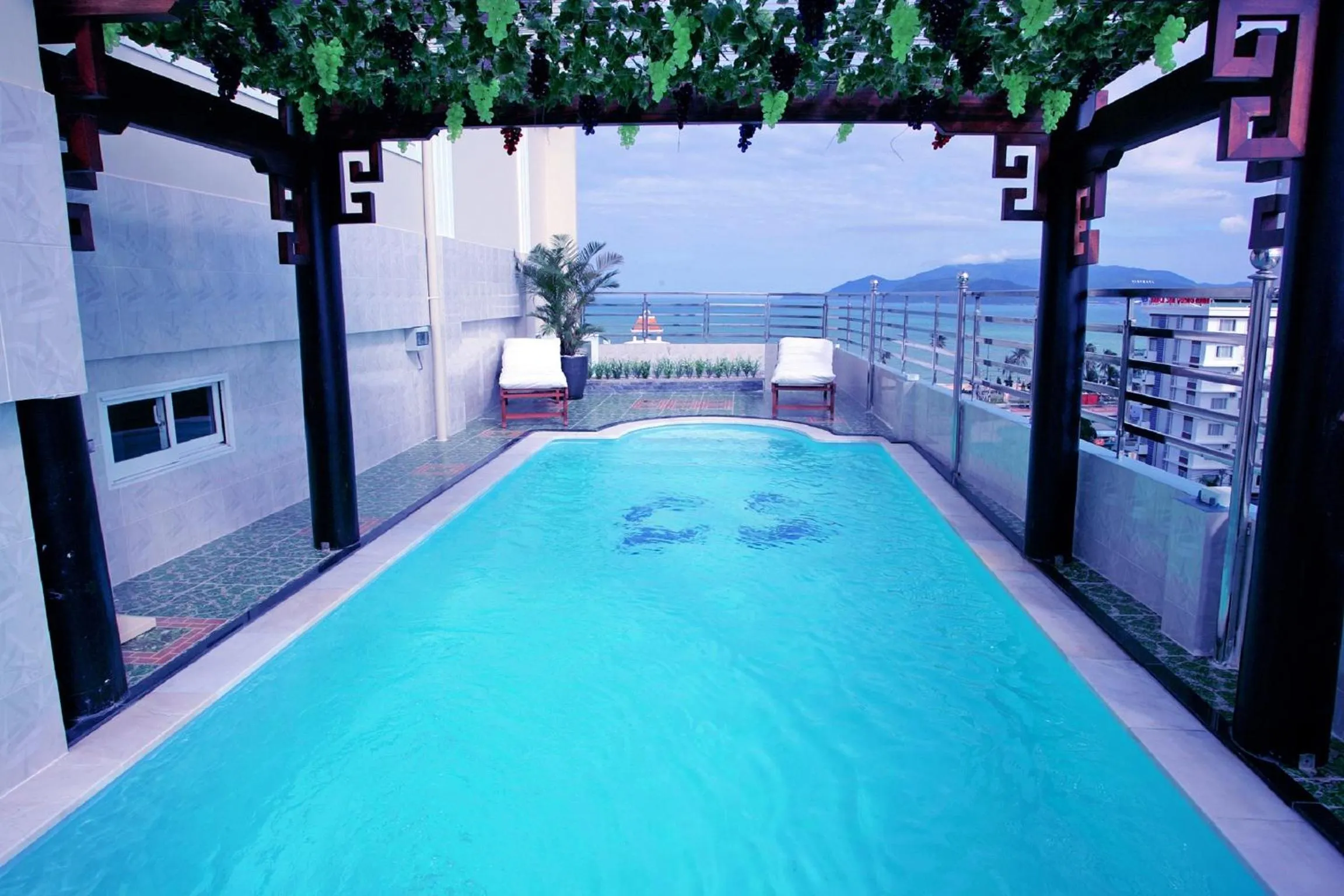 Swimming pool in Nice Swan Hotel