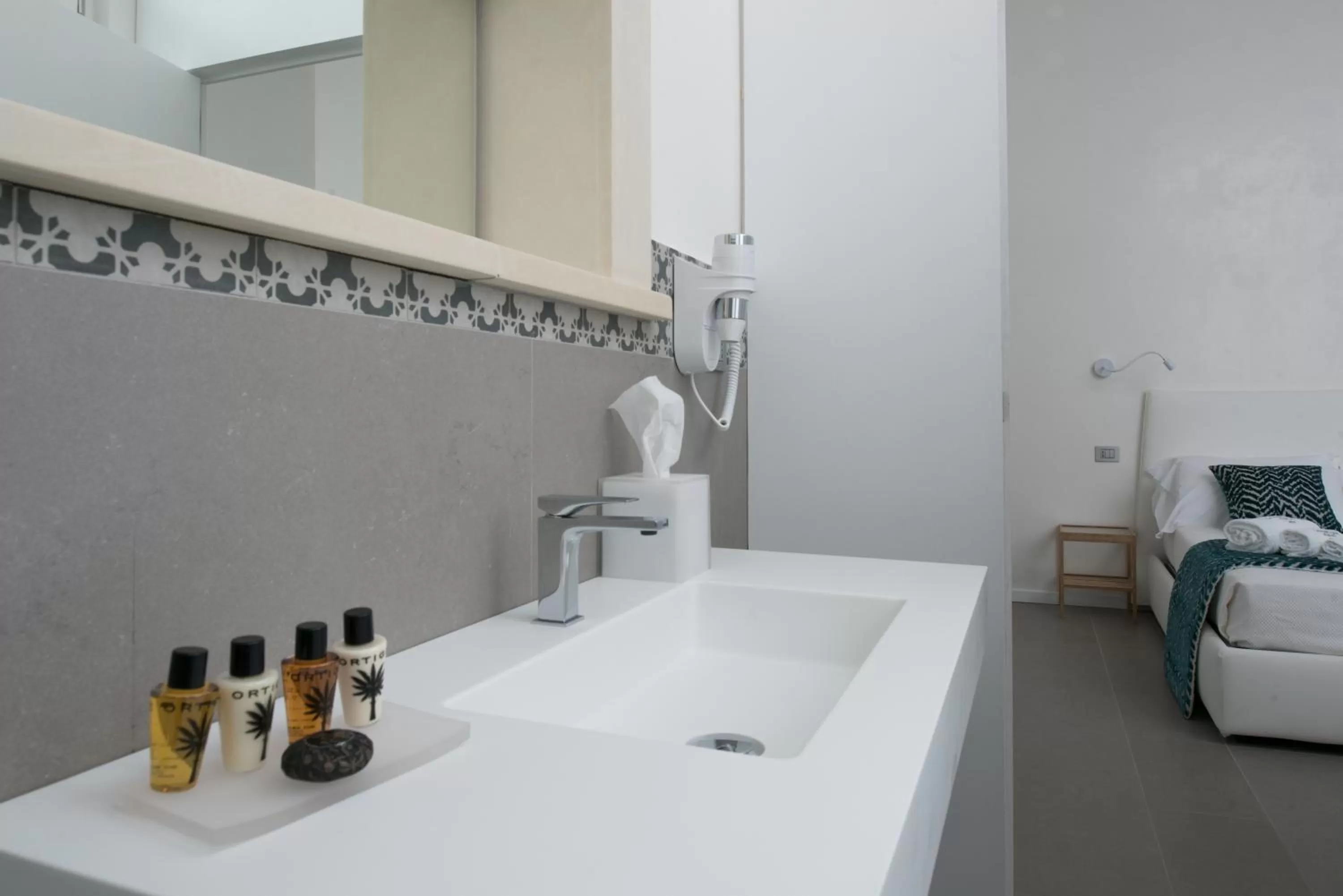 Bathroom, Bed in Caportigia Boutique Hotel