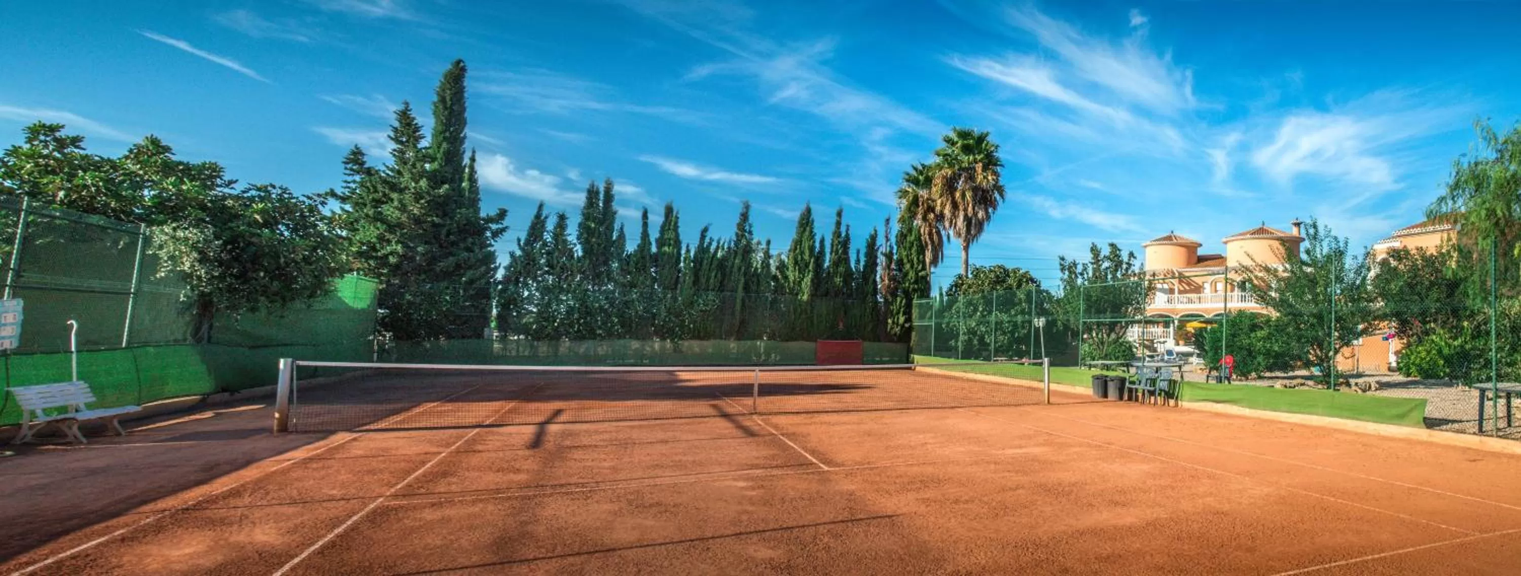 Tennis court in Pensión Los Caballos