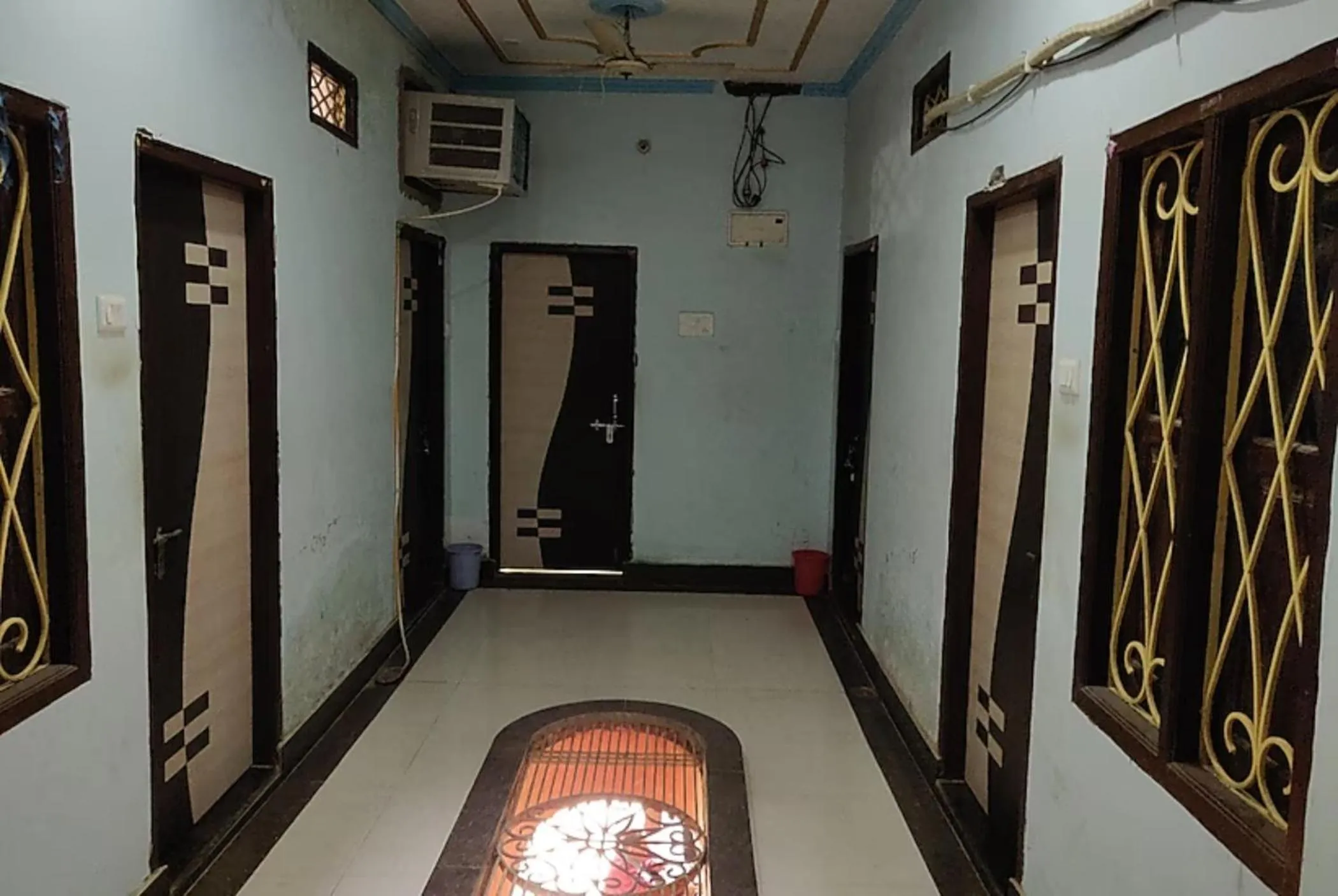 Lobby or reception in Goroomgo New Ashiyana Palace Varanasi