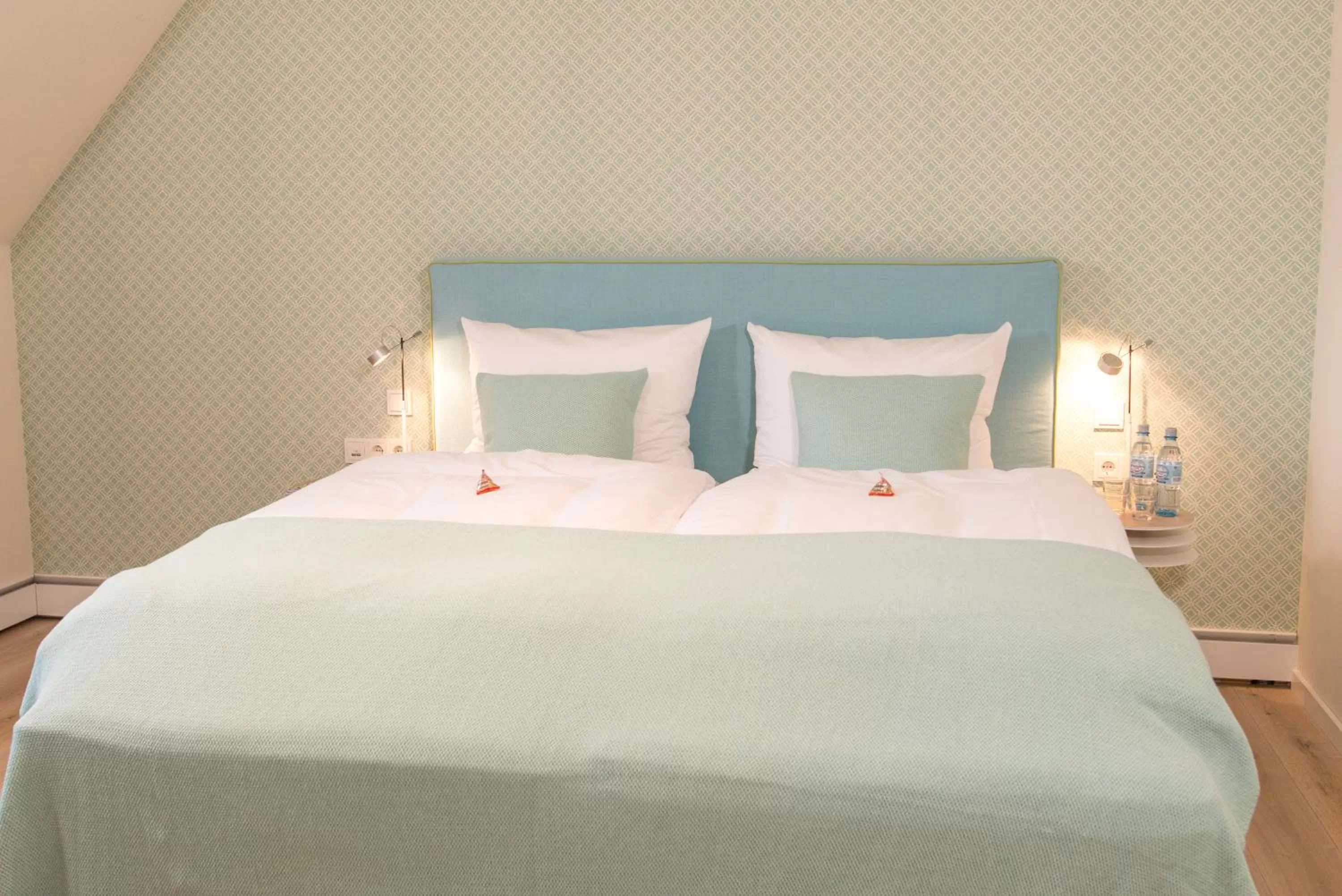 Photo of the whole room, Bed in Visbeker Deern Hotel Garni