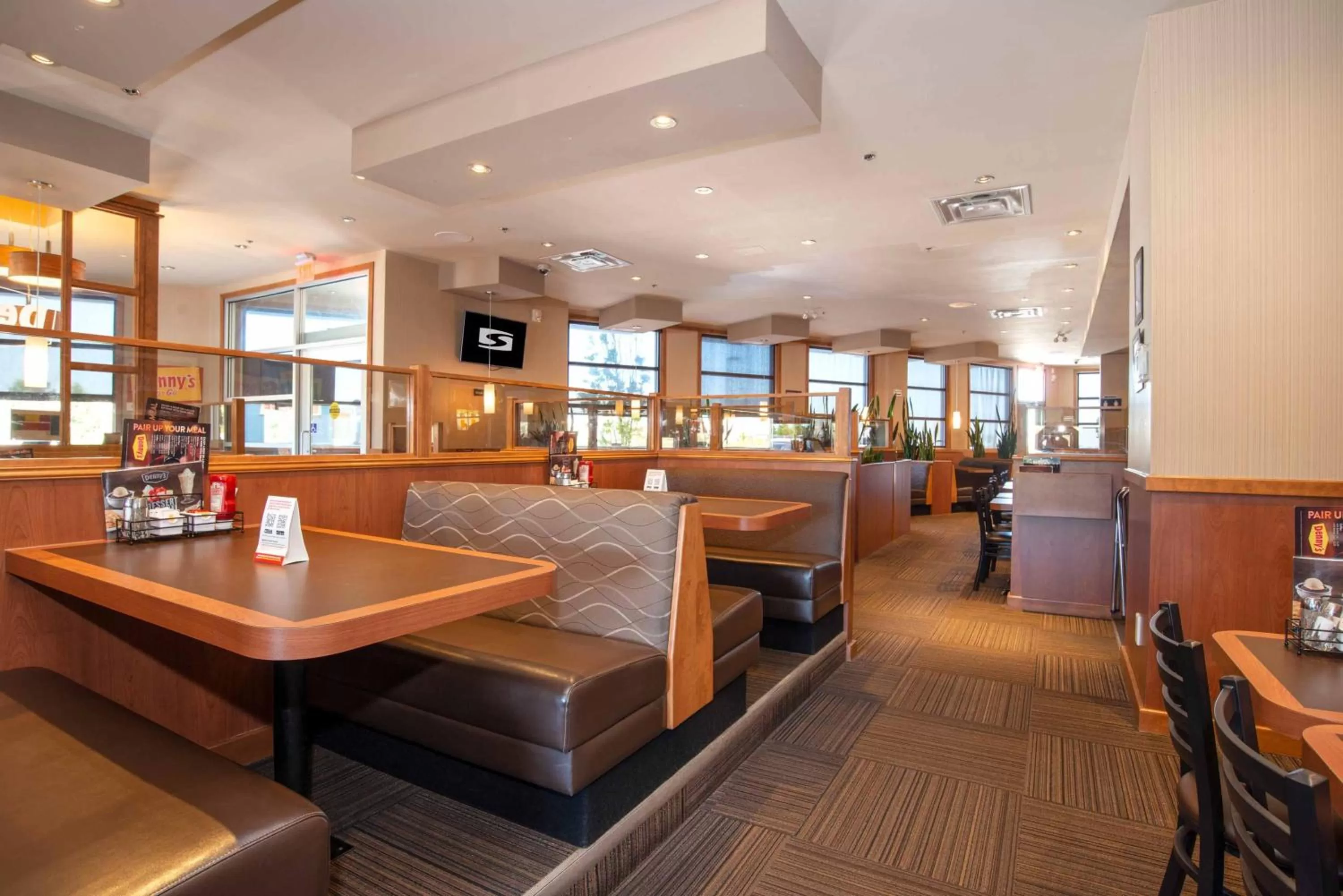 Restaurant/places to eat in Sandman Hotel Oakville