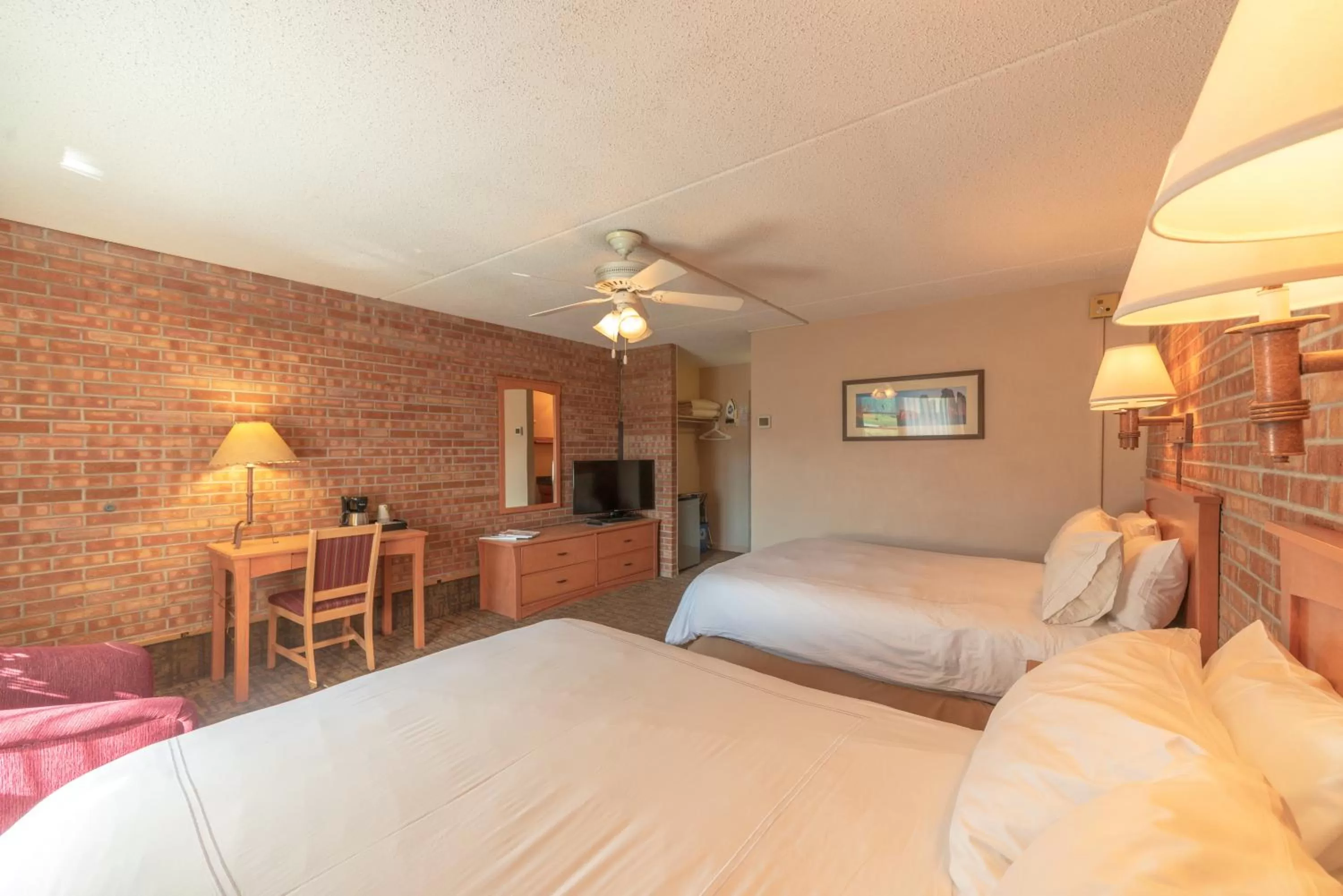 Photo of the whole room, Bed in Mountain Chalet Snowmass