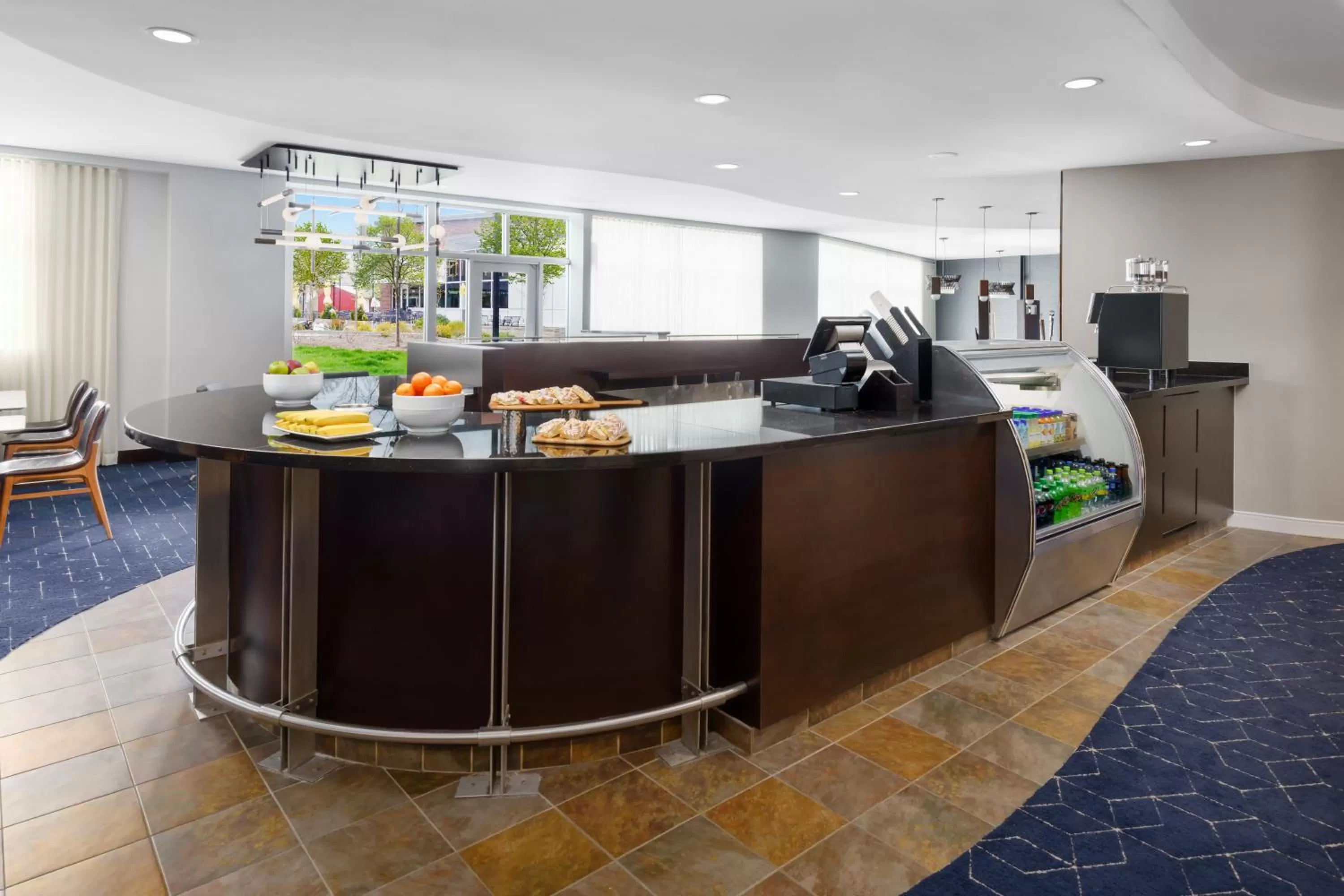 Coffee/tea facilities in Courtyard Keene Downtown