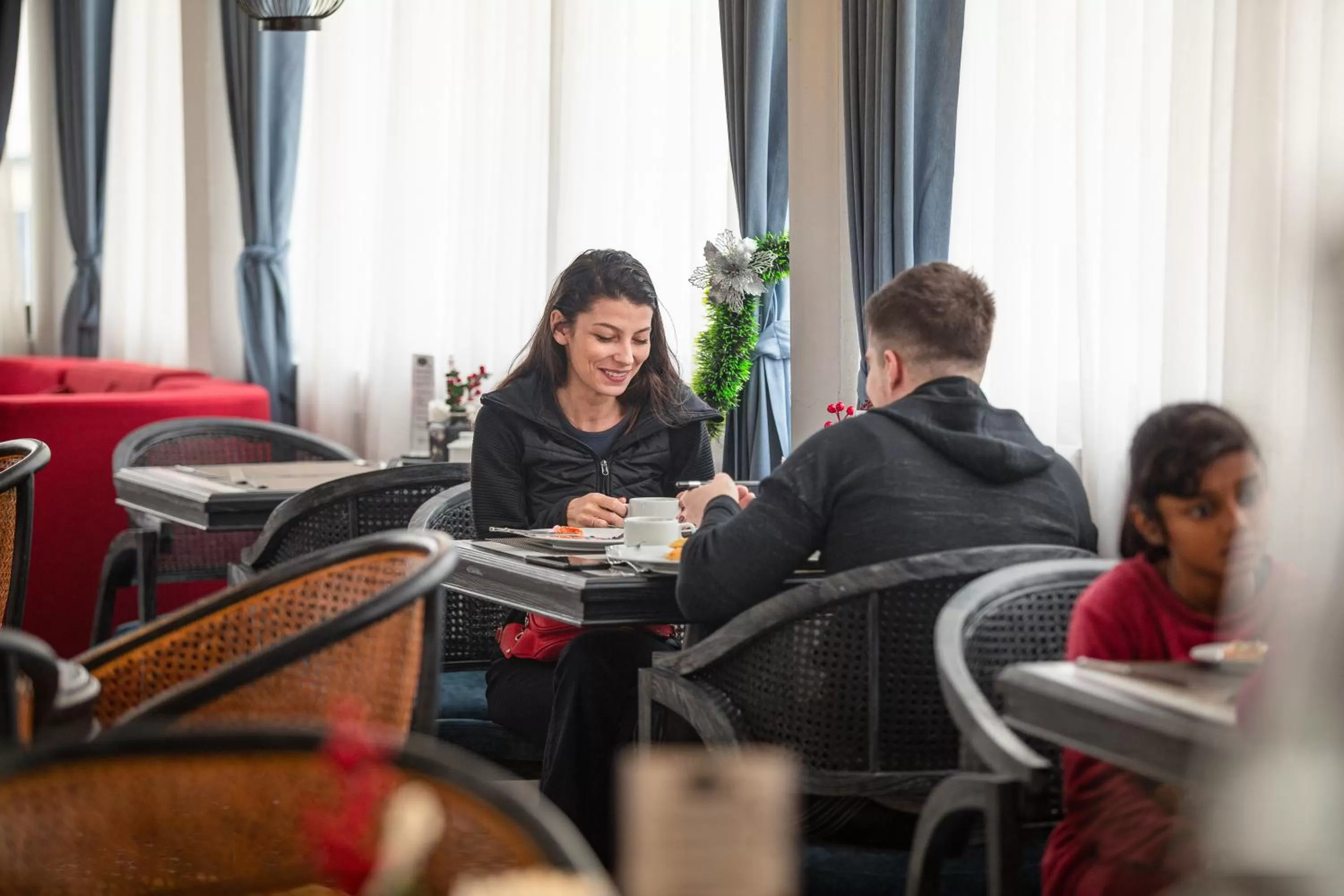 Restaurant/places to eat in Shining Central Hotel & Spa