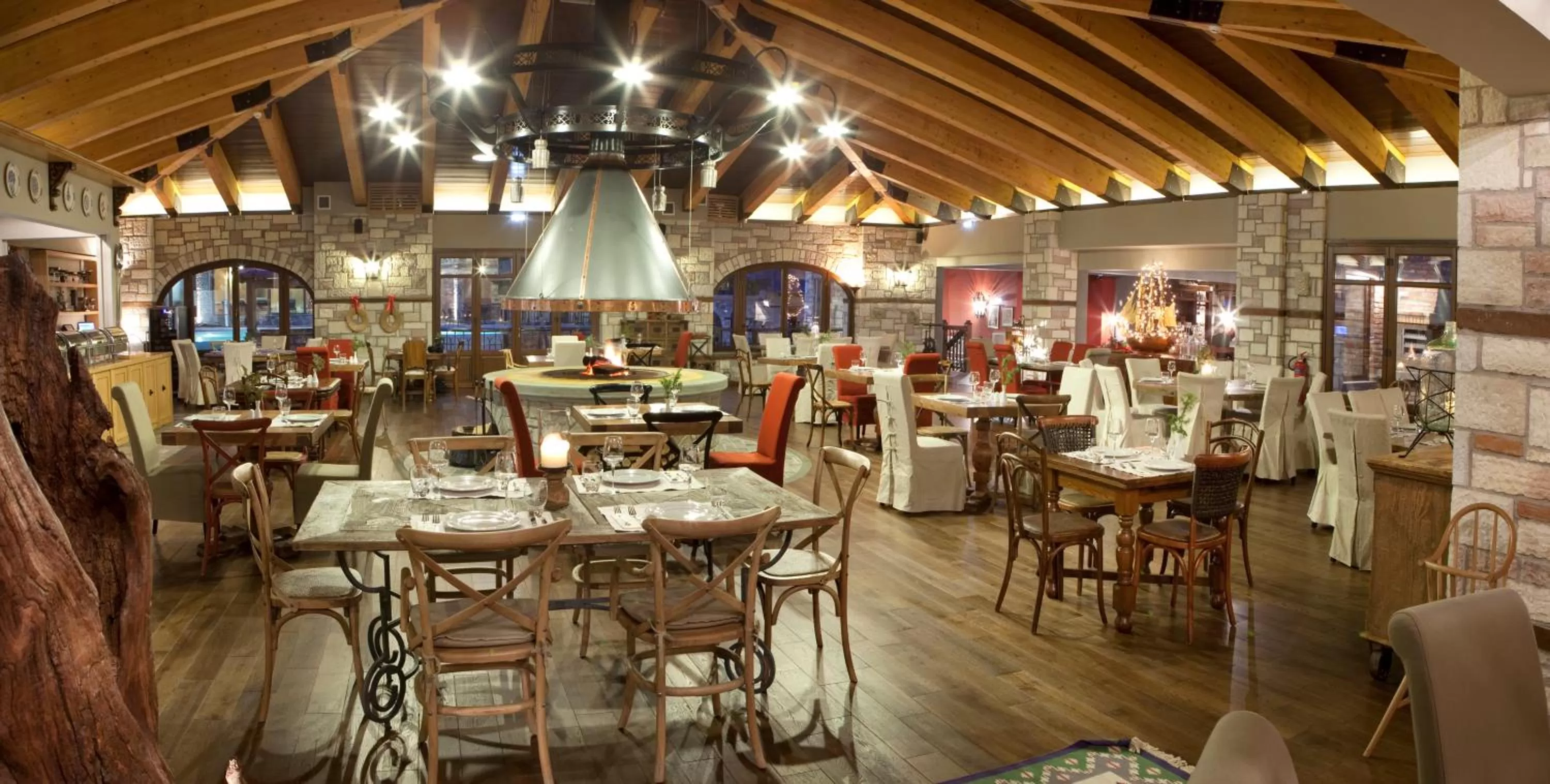 Restaurant/places to eat in Kazarma Hotel