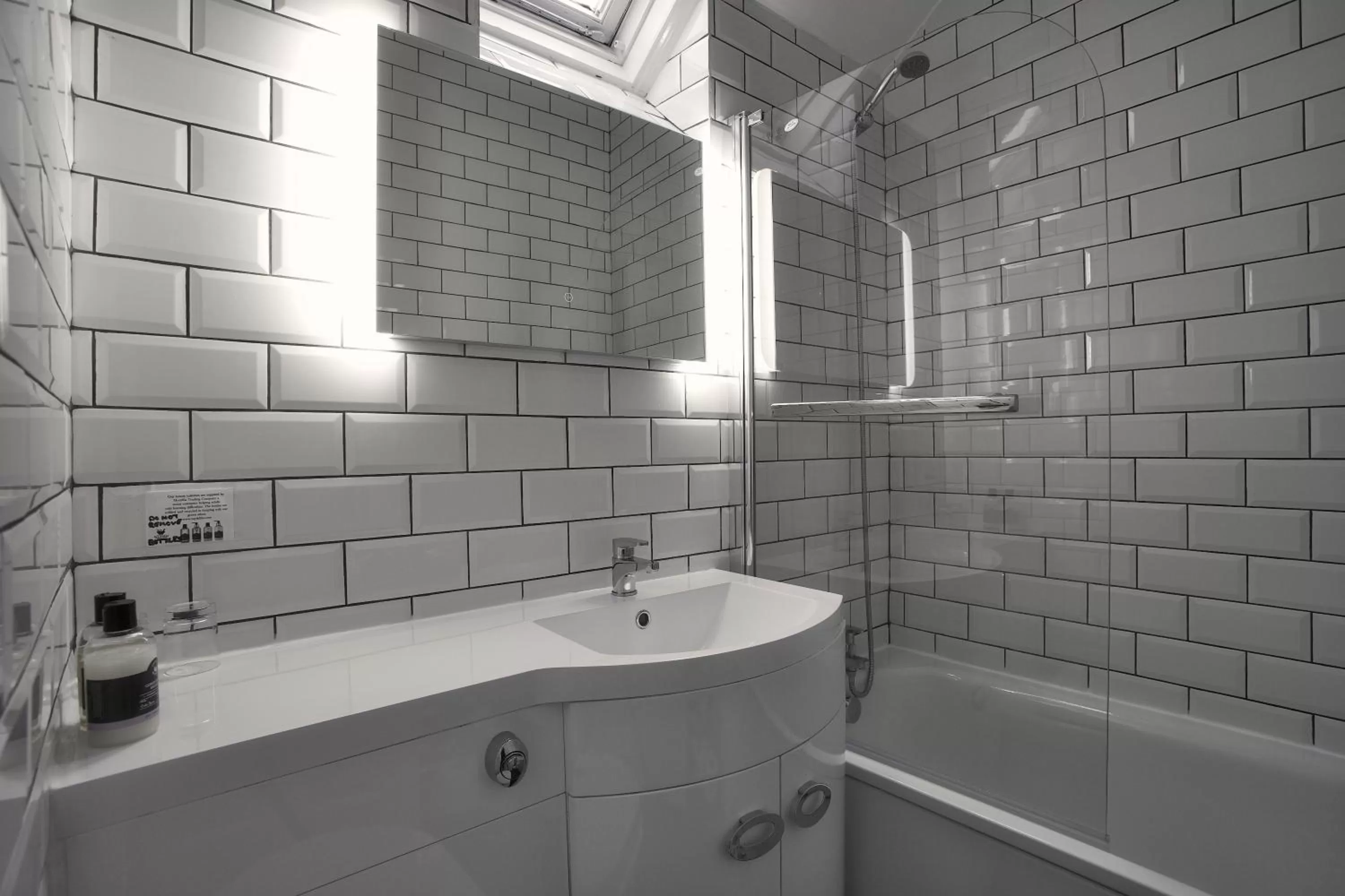 Bathroom in Tynycornel Hotel