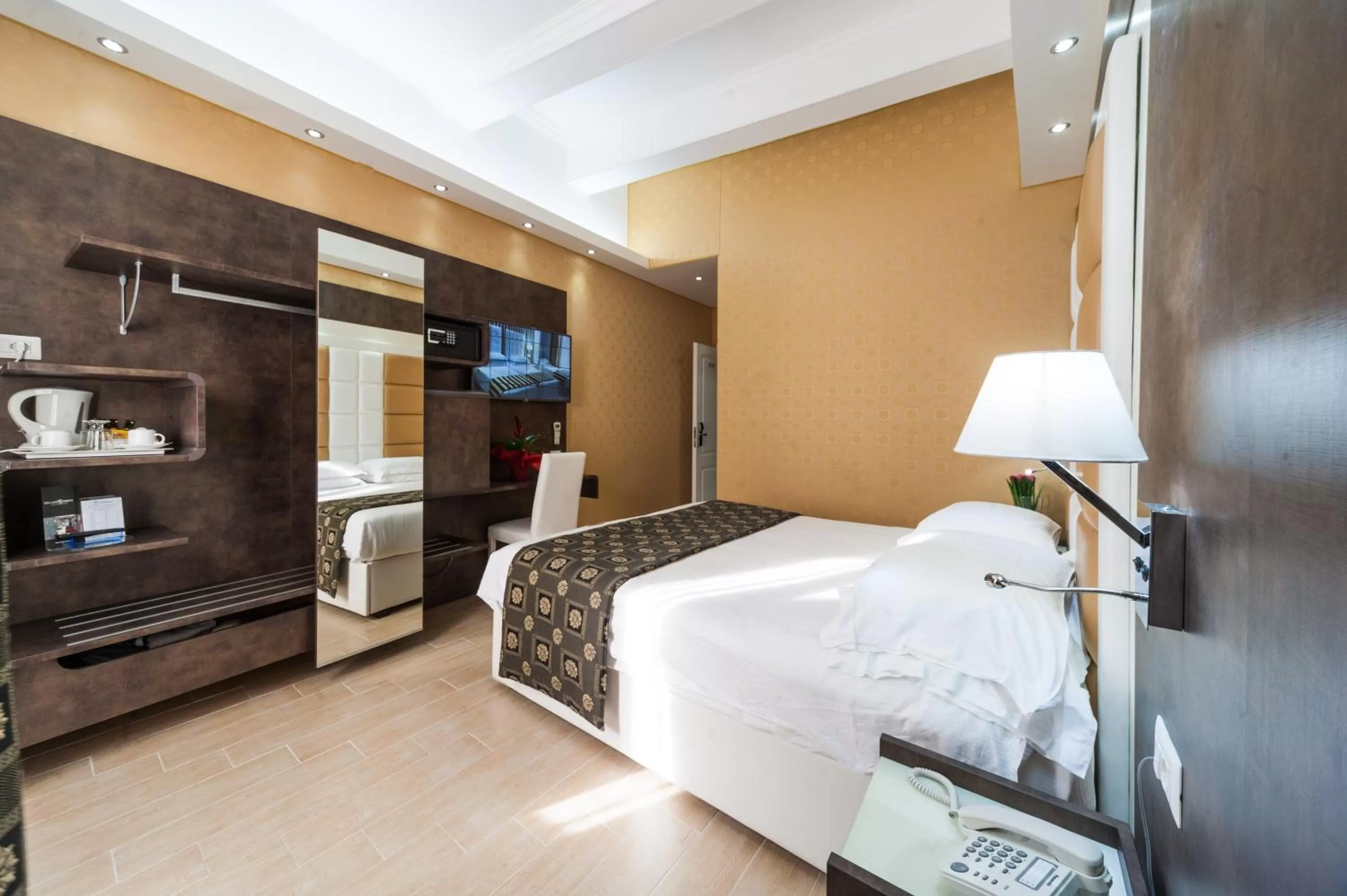 Photo of the whole room, Bed in Relais Trevi 95 Boutique Hotel