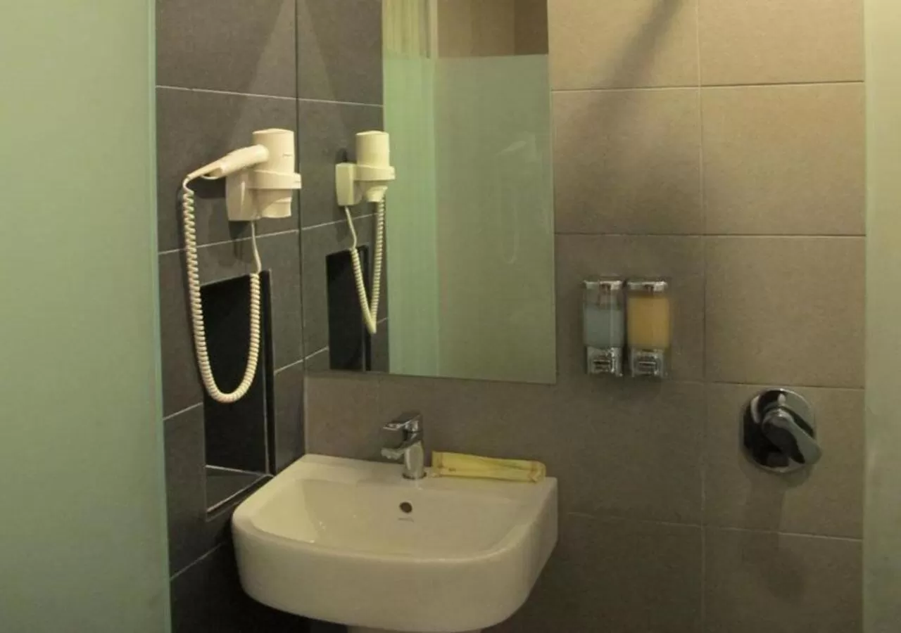 Bathroom in Hotel Austin Paradise - Taman Pulai Utama