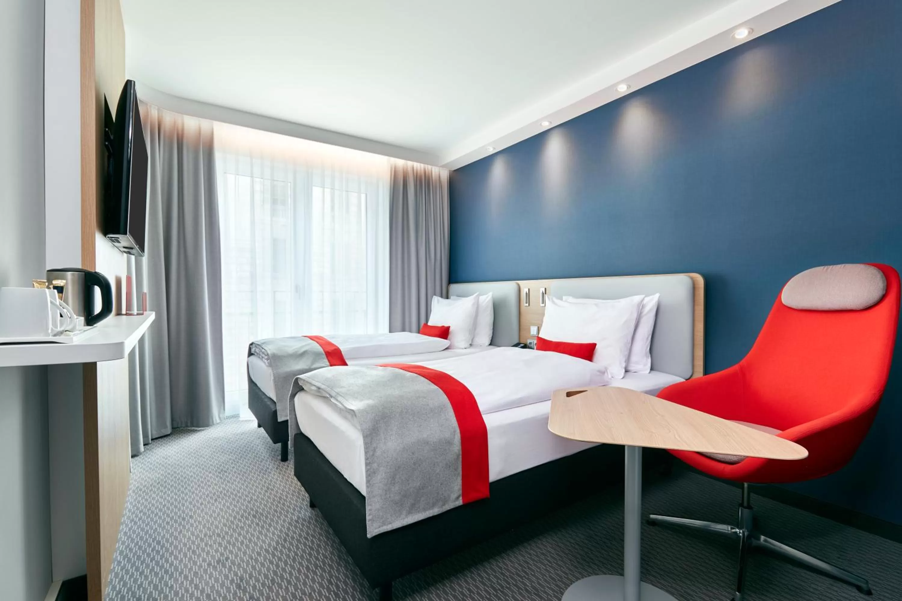 Photo of the whole room, Bed in Holiday Inn Express - Berlin - Alexanderplatz by IHG