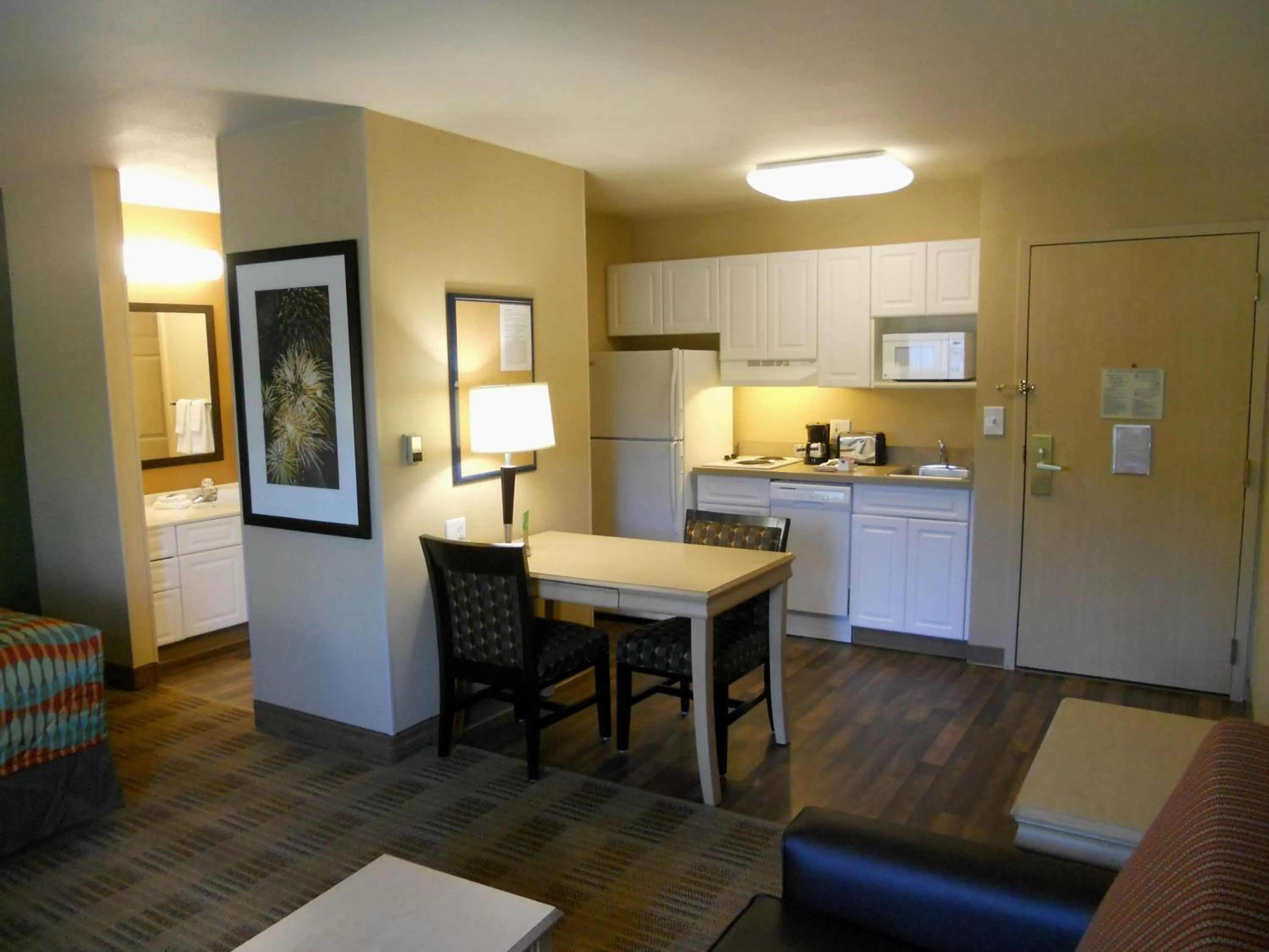 Kitchen or kitchenette in Extended Stay America Suites - Orlando - Convention Center - Universal Blvd