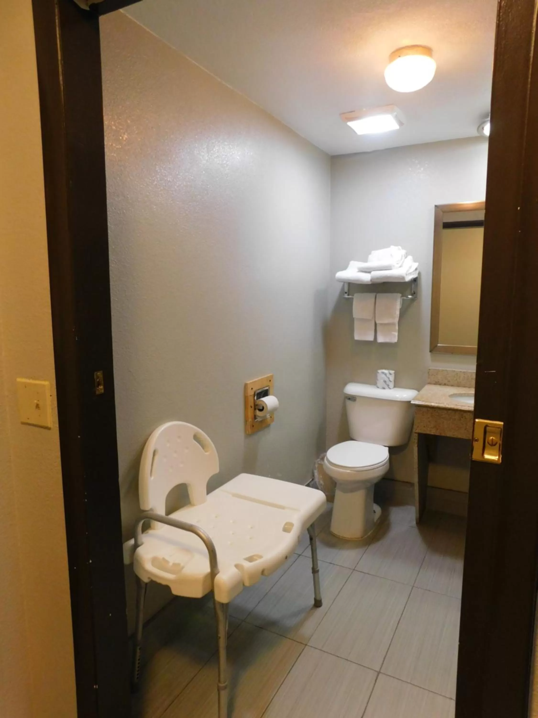 Days Inn & Suites by Wyndham Downtown Gatlinburg Parkway