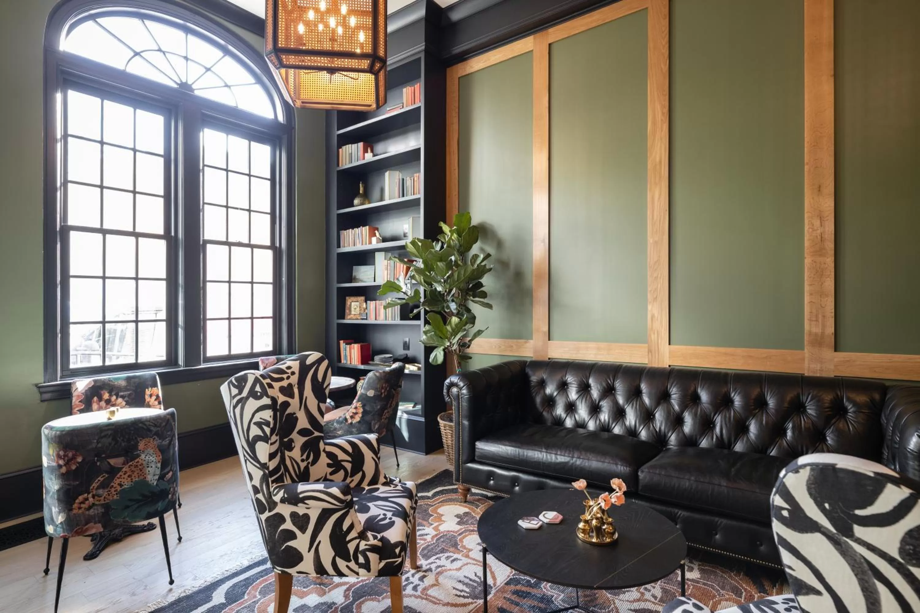 Communal lounge/ TV room in Hotel Thaxter