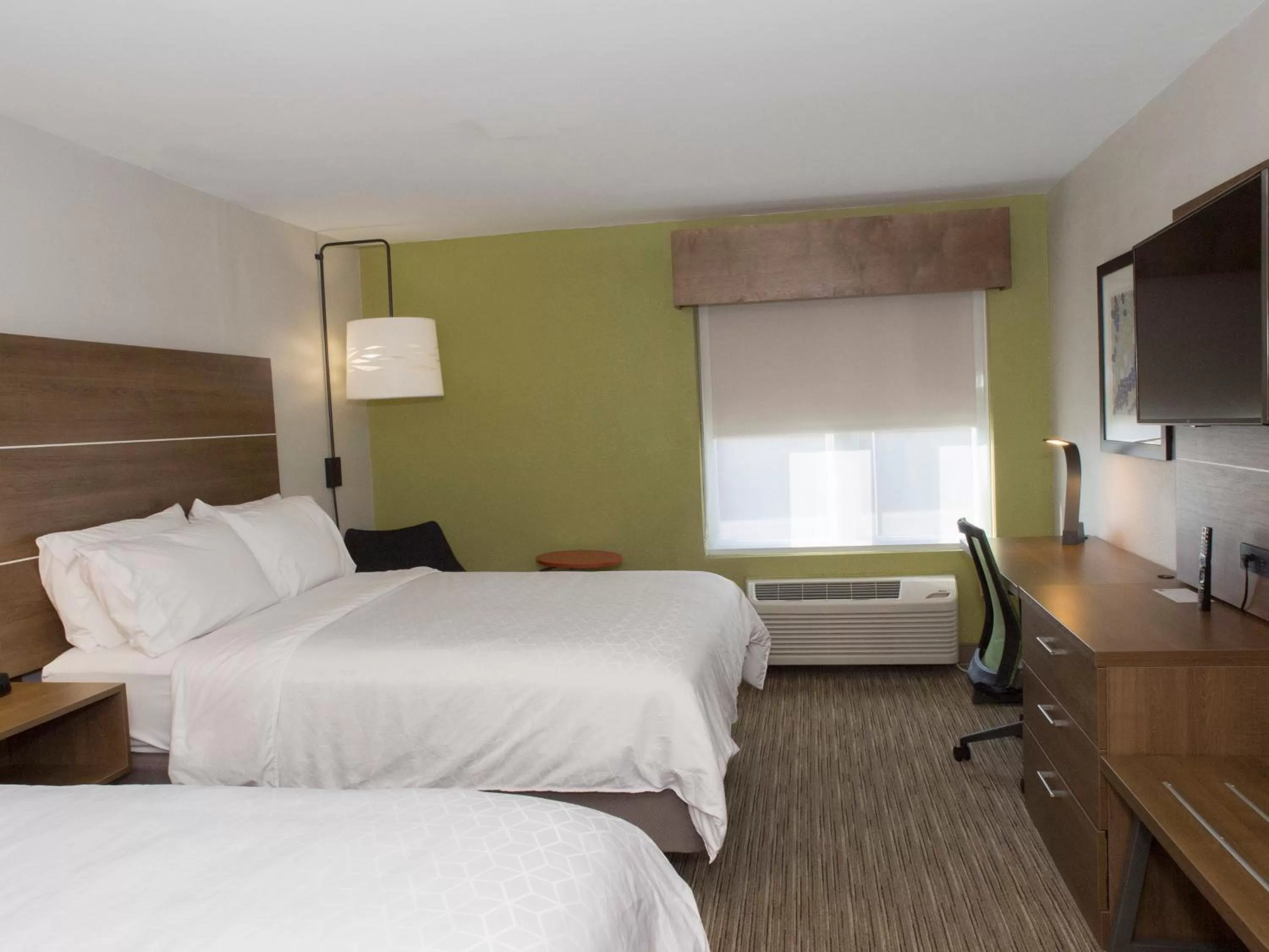 Photo of the whole room, Bed in Holiday Inn Express Hotel & Suites Madison by IHG