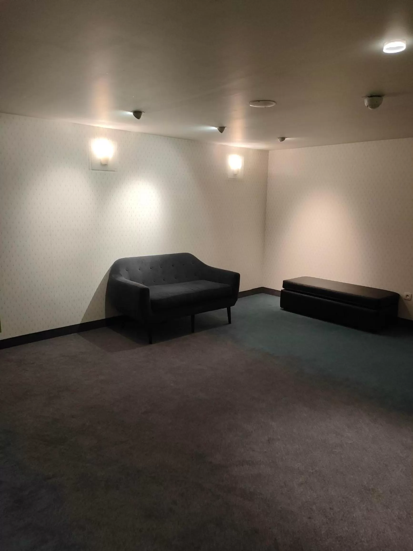 Lobby or reception in ibis Styles Bethune Bruay la Buissière