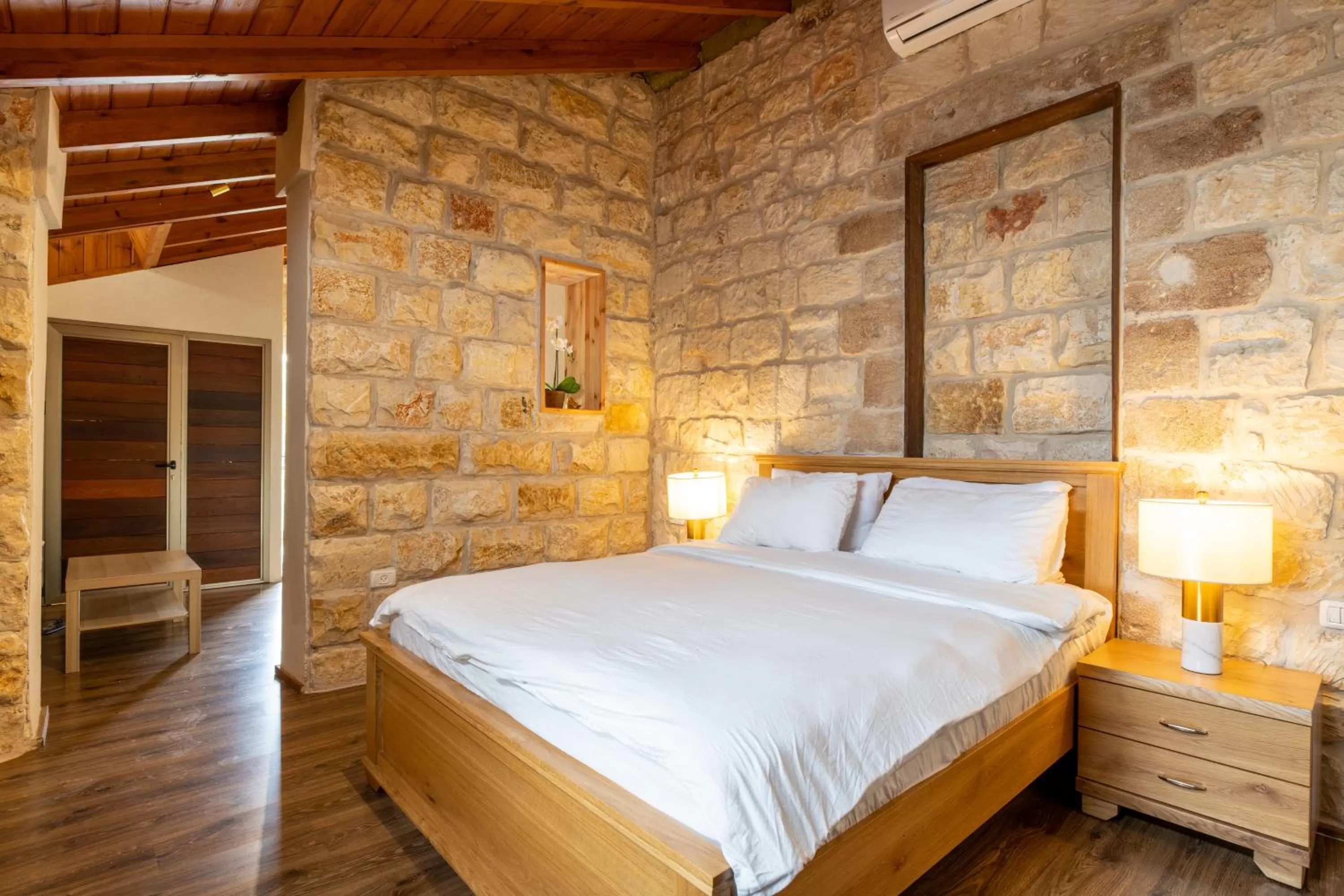 Bed in Via Maria Boutique Suites - Free Parking