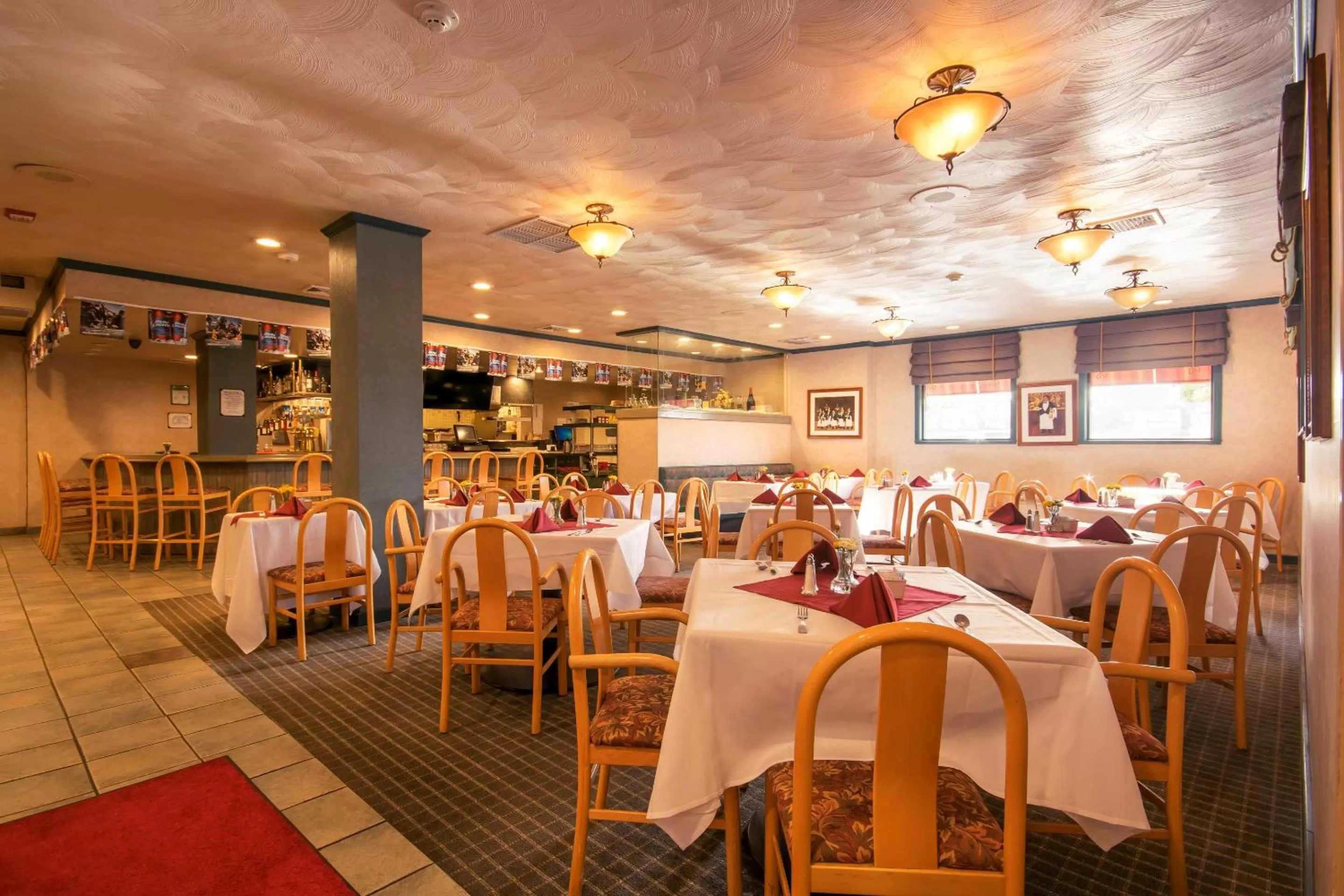 Restaurant/places to eat in Oakland Airport Executive Hotel