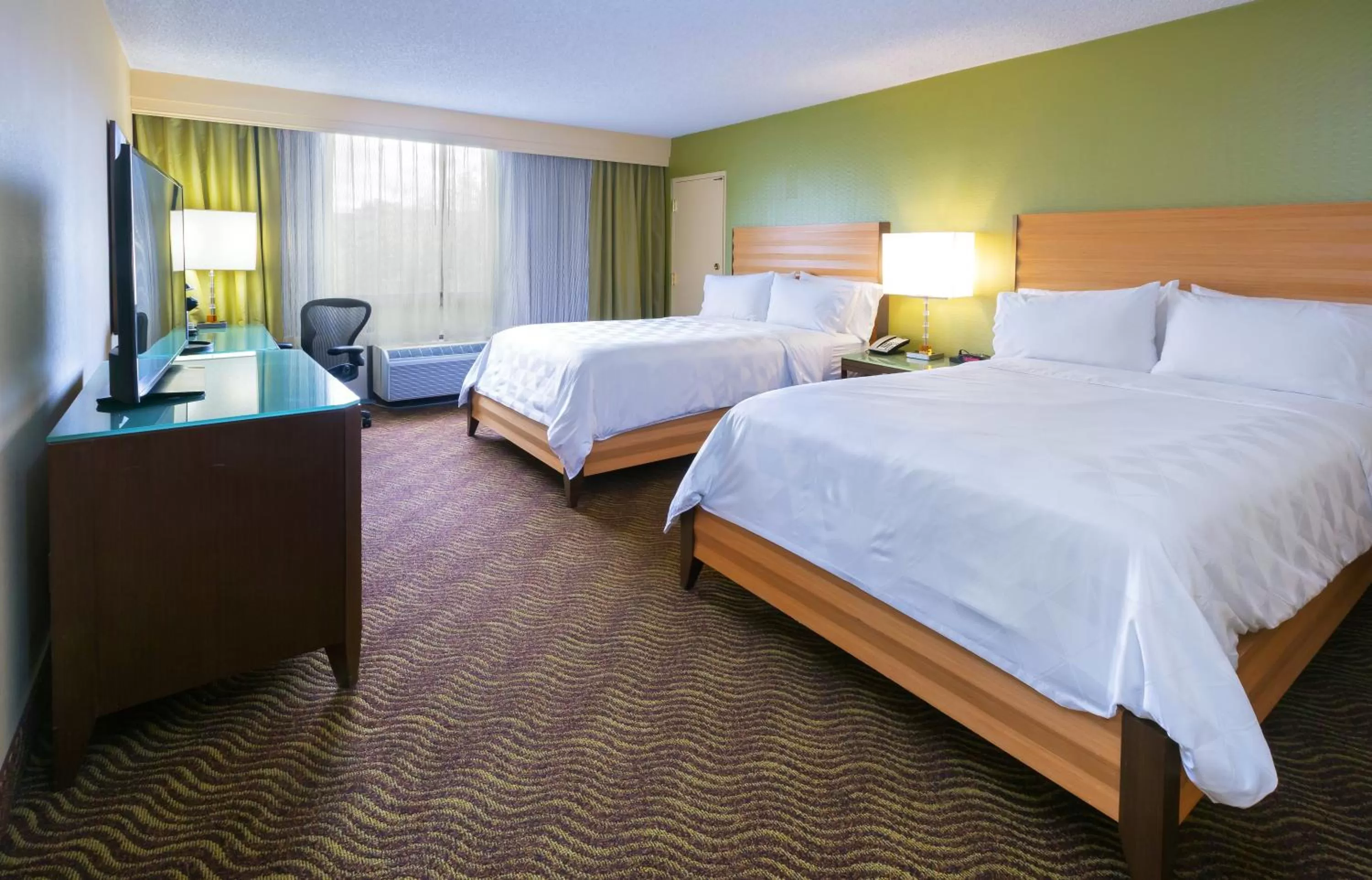 Photo of the whole room, Bed in Holiday Inn San Jose-Silicon Valley by IHG