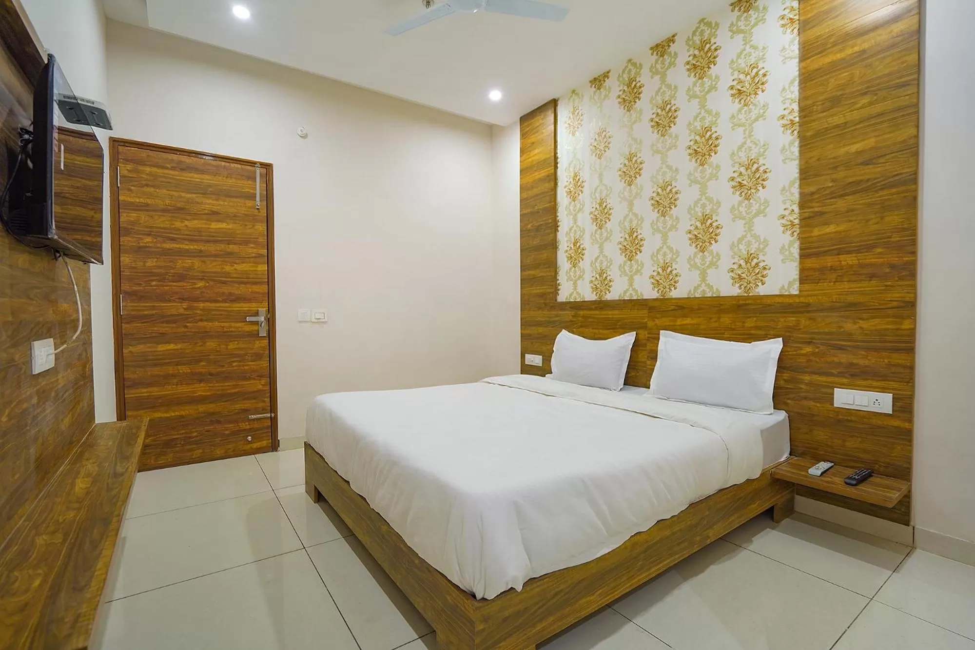Bed in FabHotel HC Mohali Inn