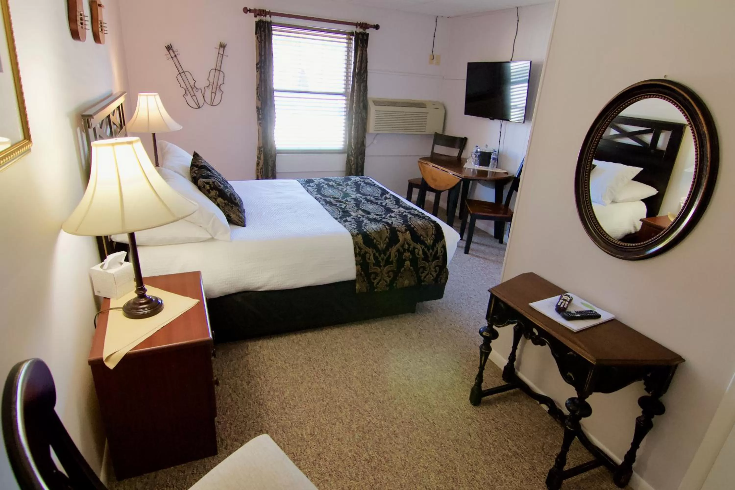 Bed in Hotel Frankfort & Restaurant