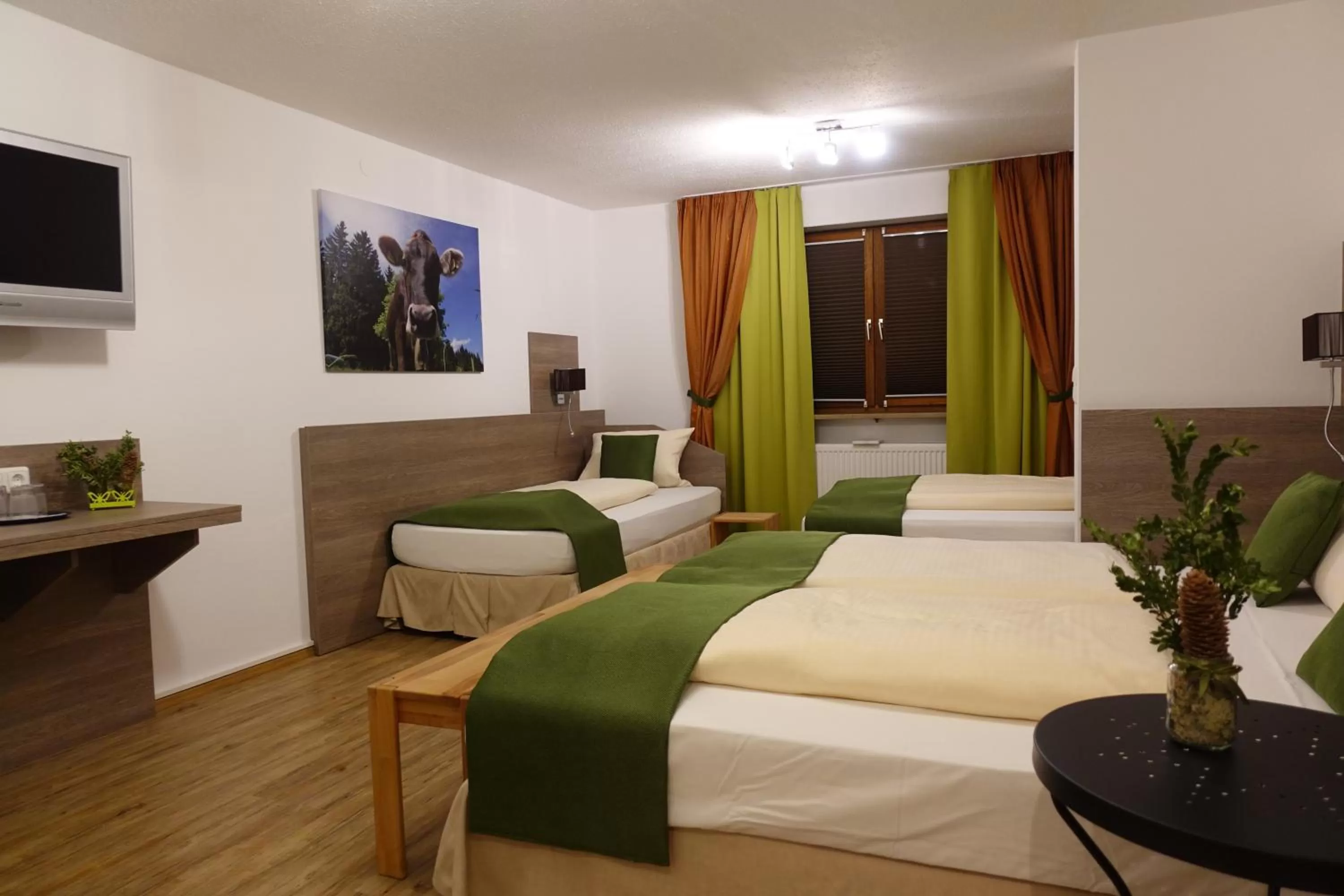 Photo of the whole room, Bed in Altstadt-Hotel Zum Hechten