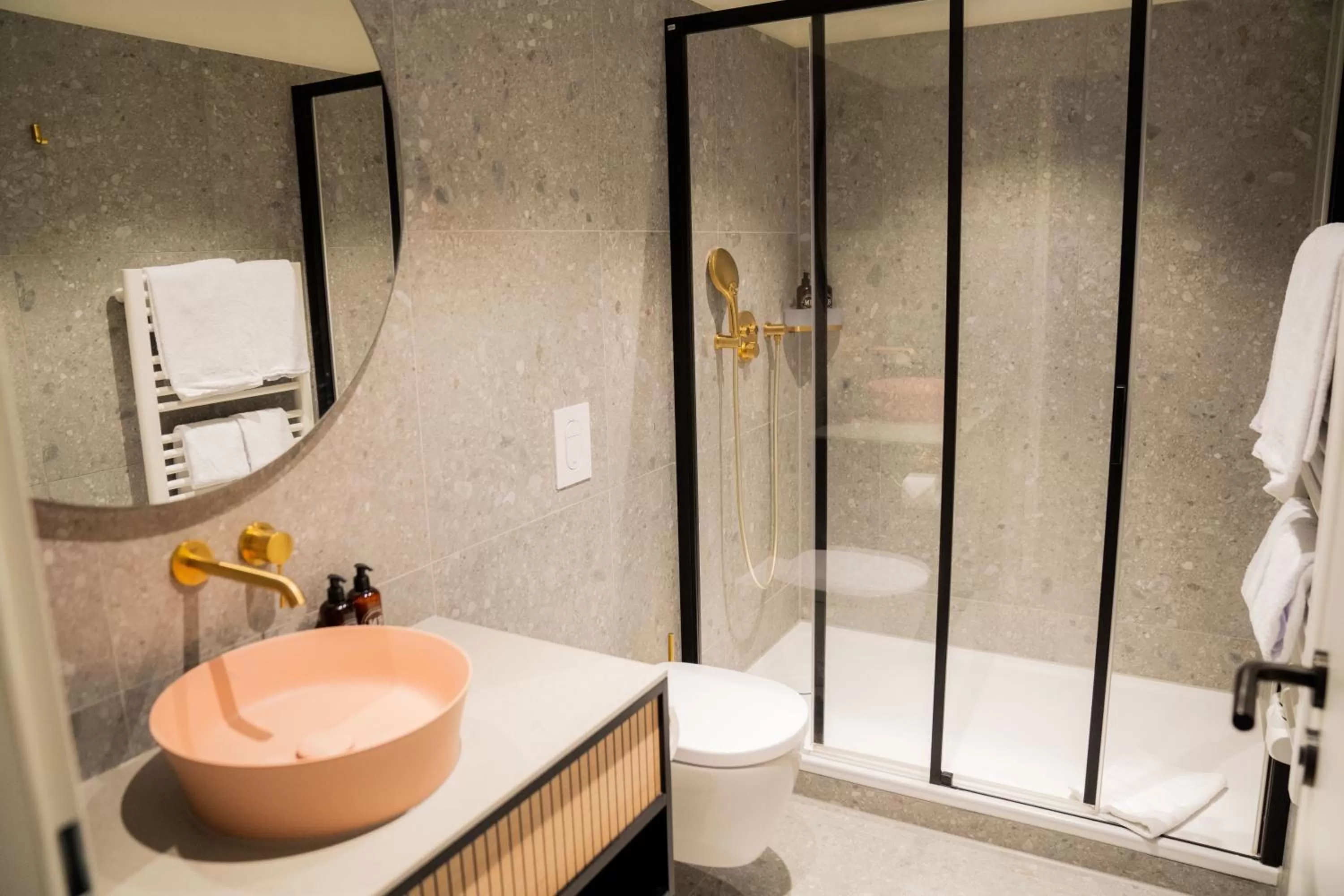 Shower in Bob W Lübeck Old Town