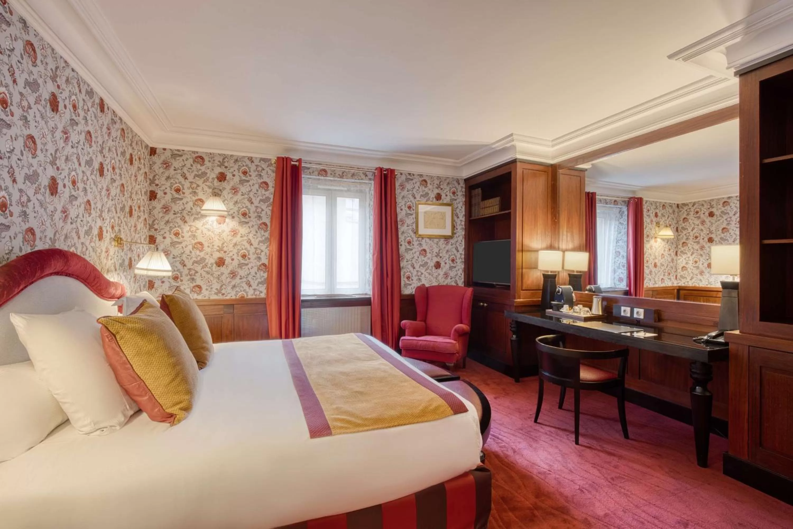 Photo of the whole room, Bed in Grand Hotel de l'Opera - BW Premier Collection