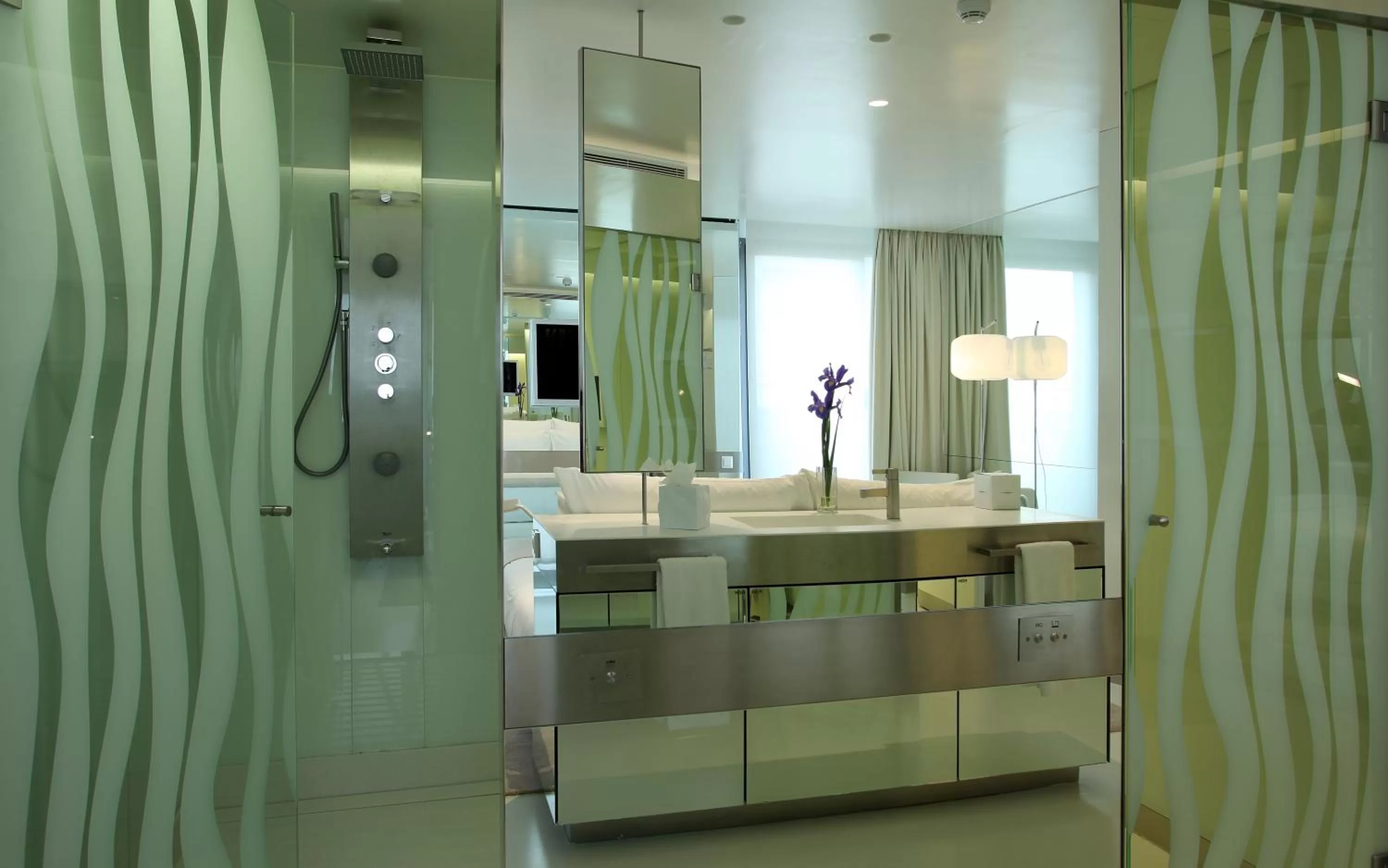 Seating area, Bathroom in The Mirror Barcelona - Adults Only