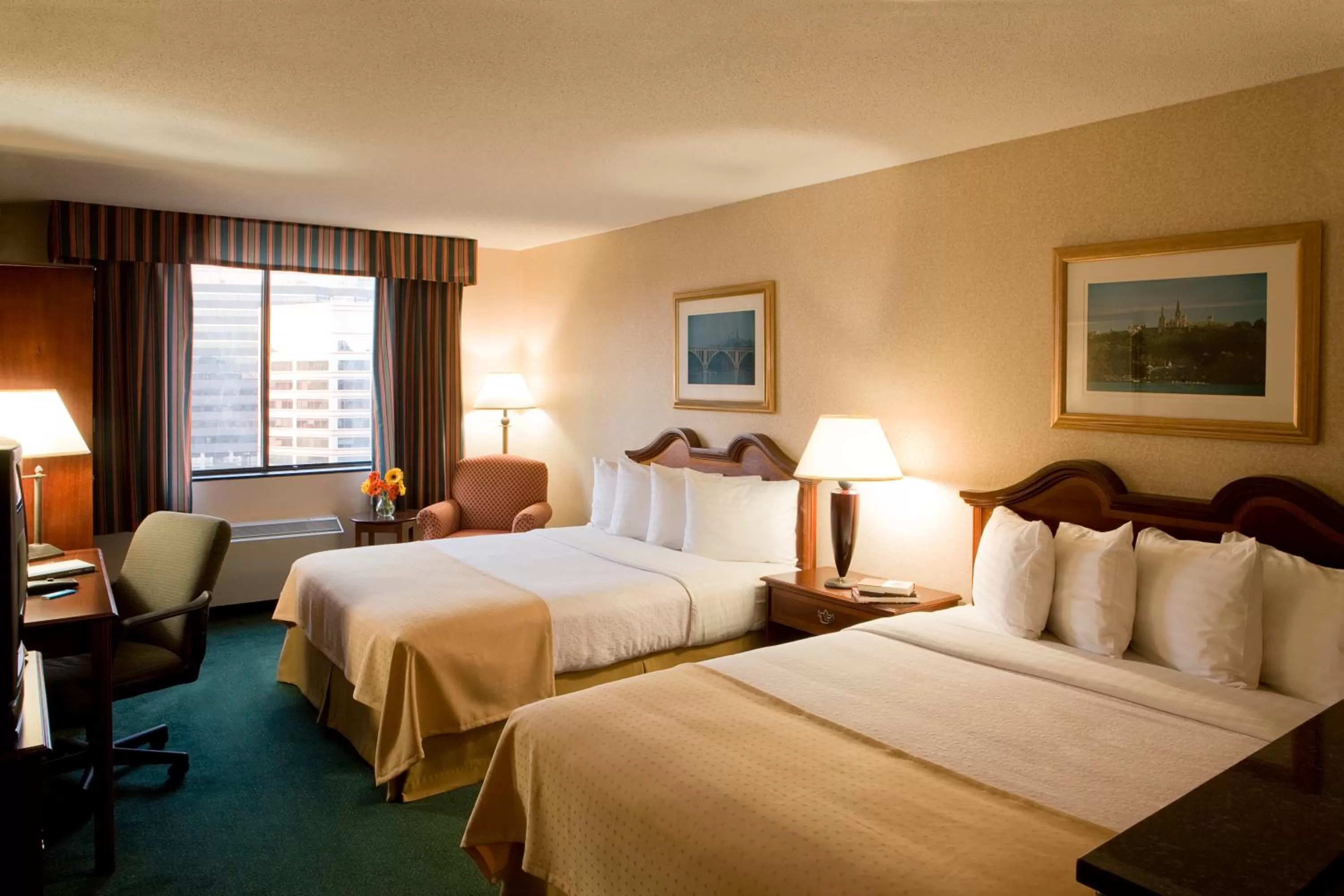 Bedroom, Bed in Holiday Inn Arlington at Ballston by IHG