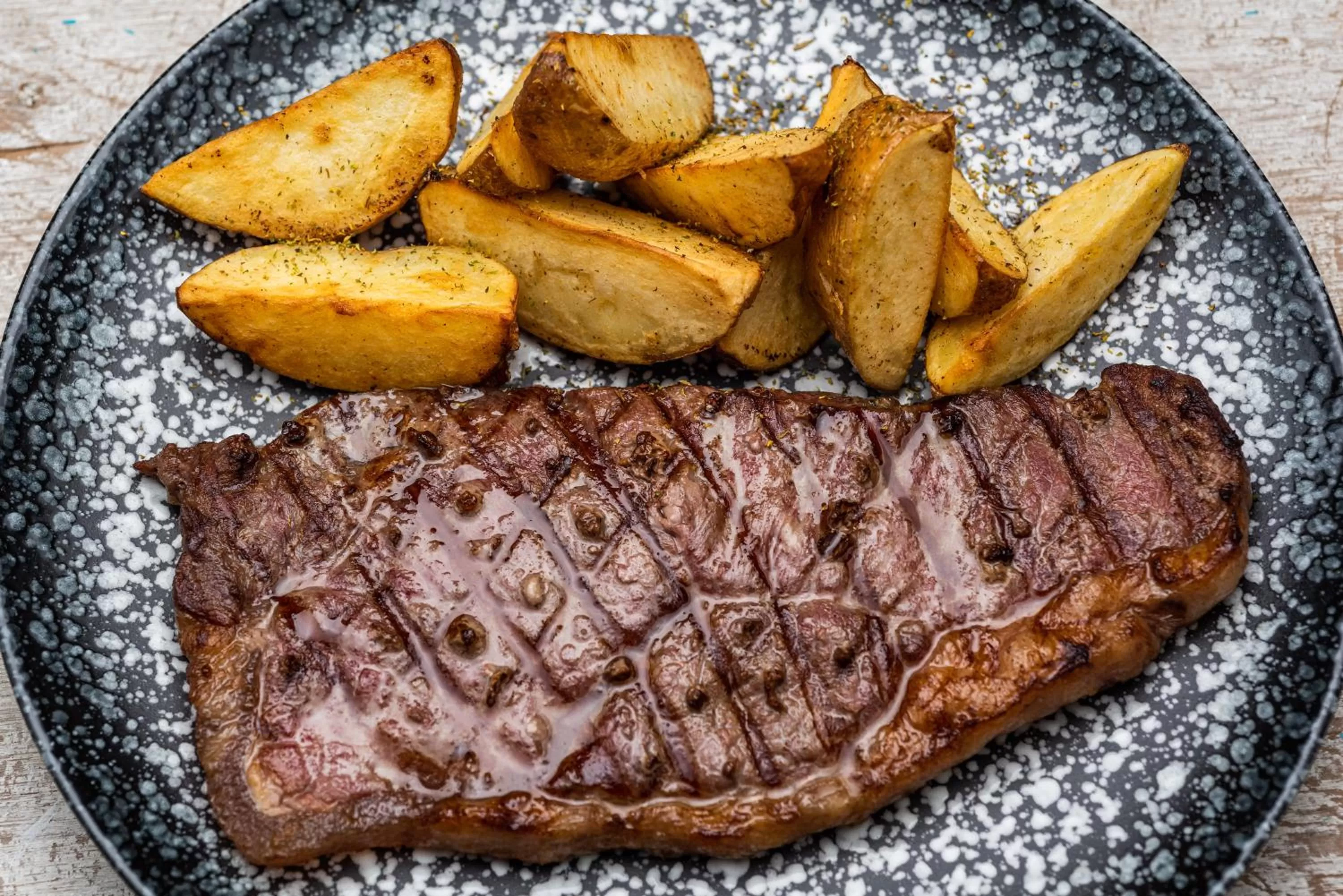 Food and drinks in Oz Hotel Luxury