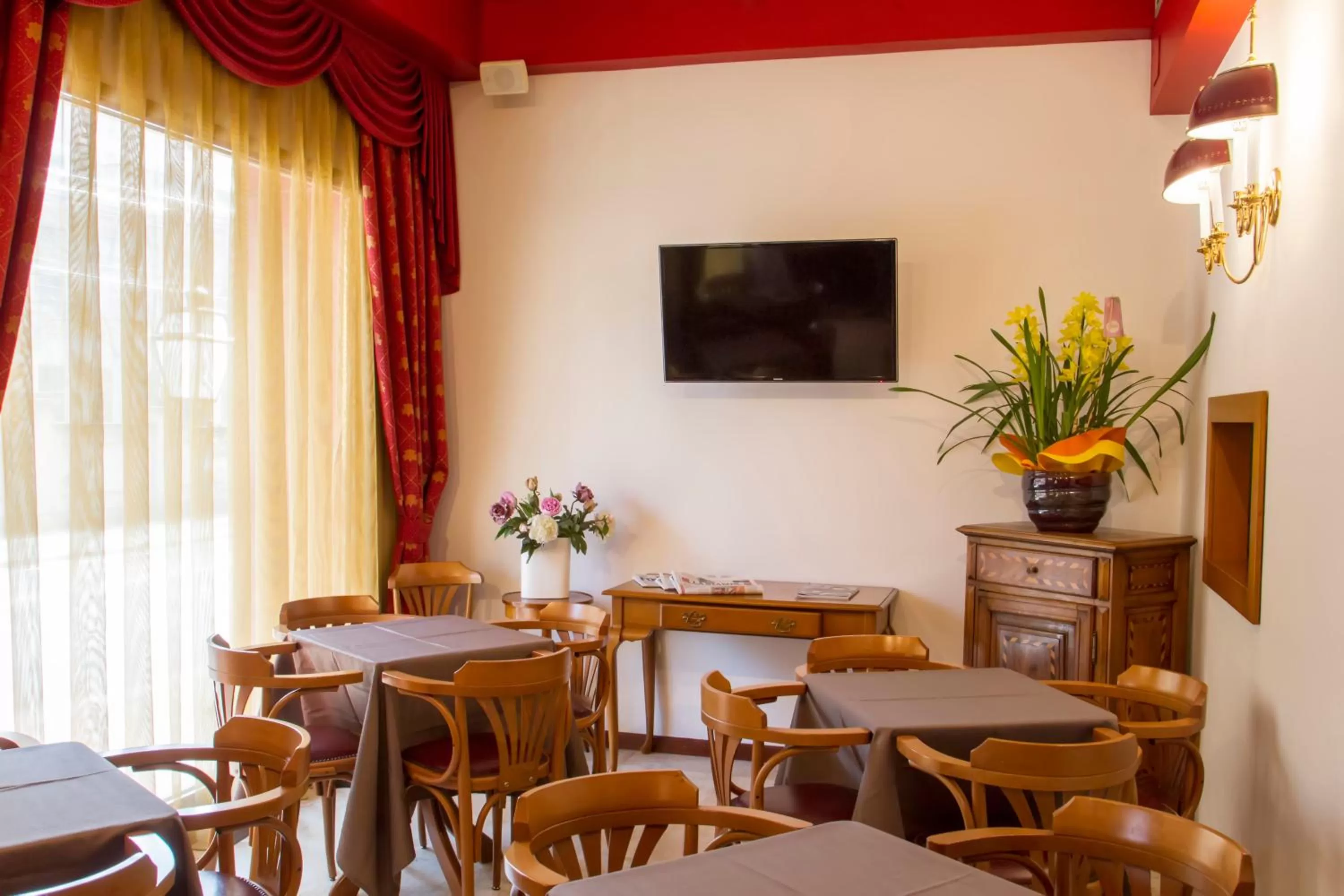 Communal lounge/ TV room in Hotel Continental