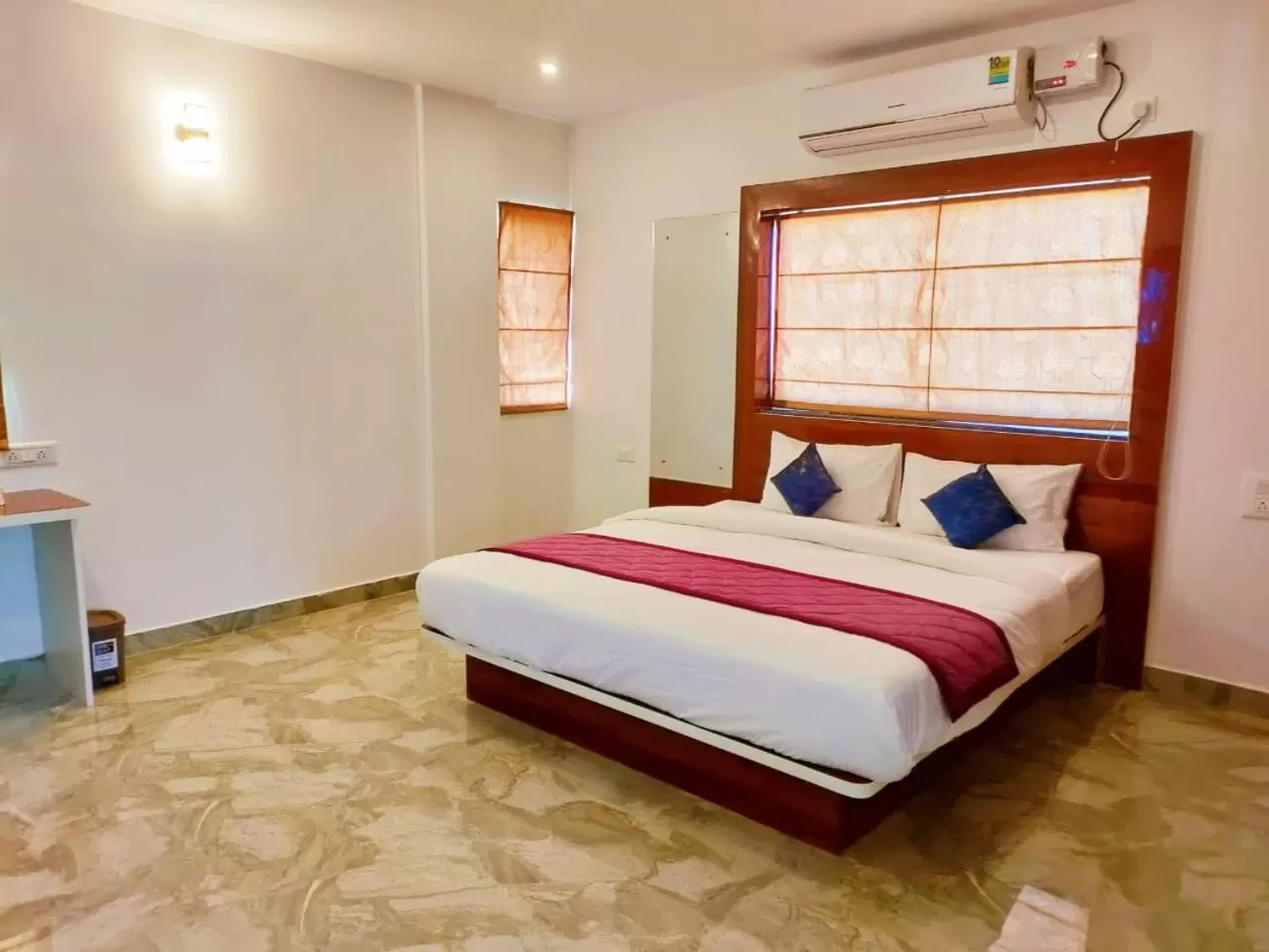 Bedroom, Bed in Keerthis Royal Suites - Hotel Near Kempegowda International Airport
