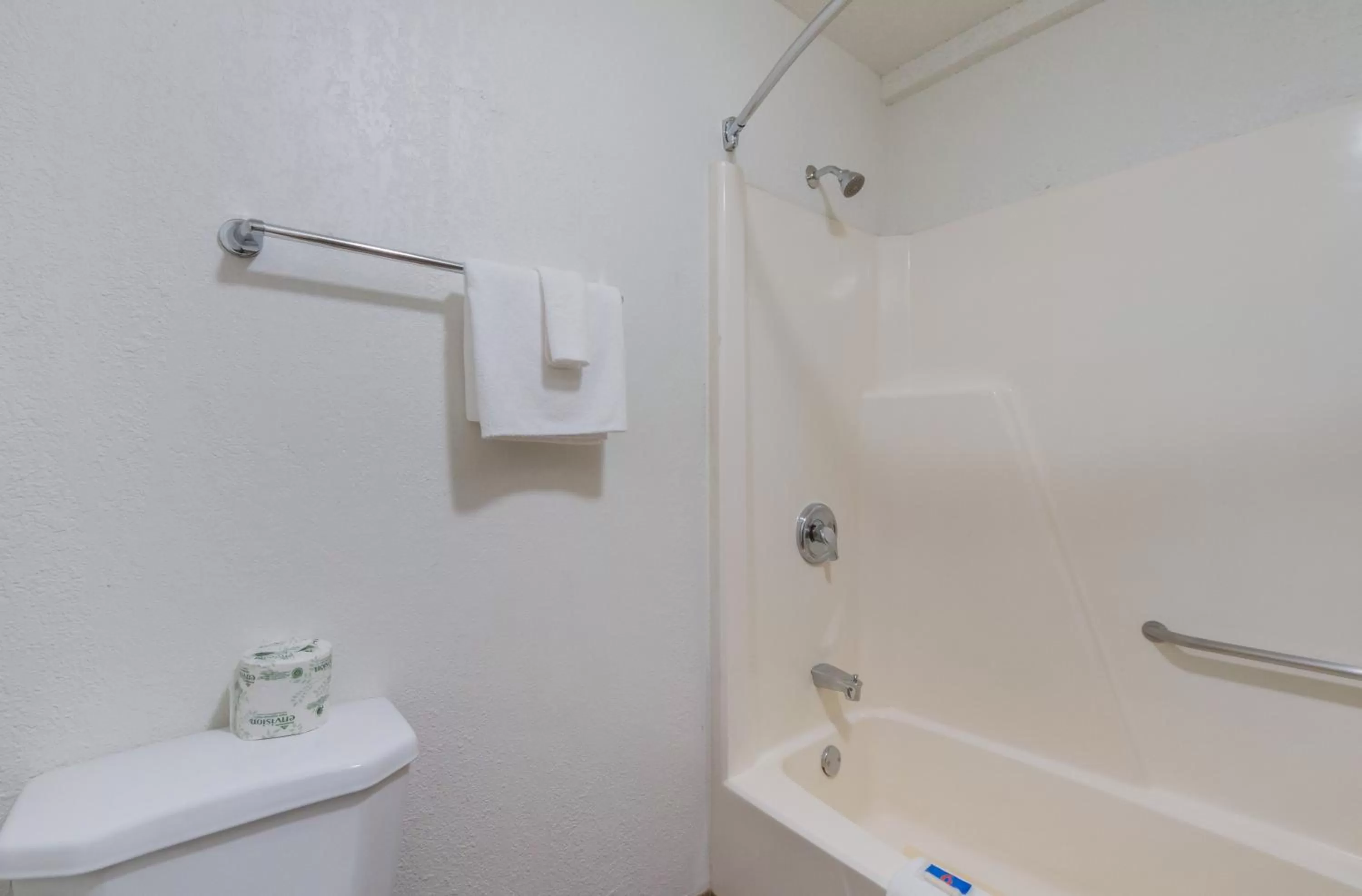 Bathroom in Motel 6 Boerne TX