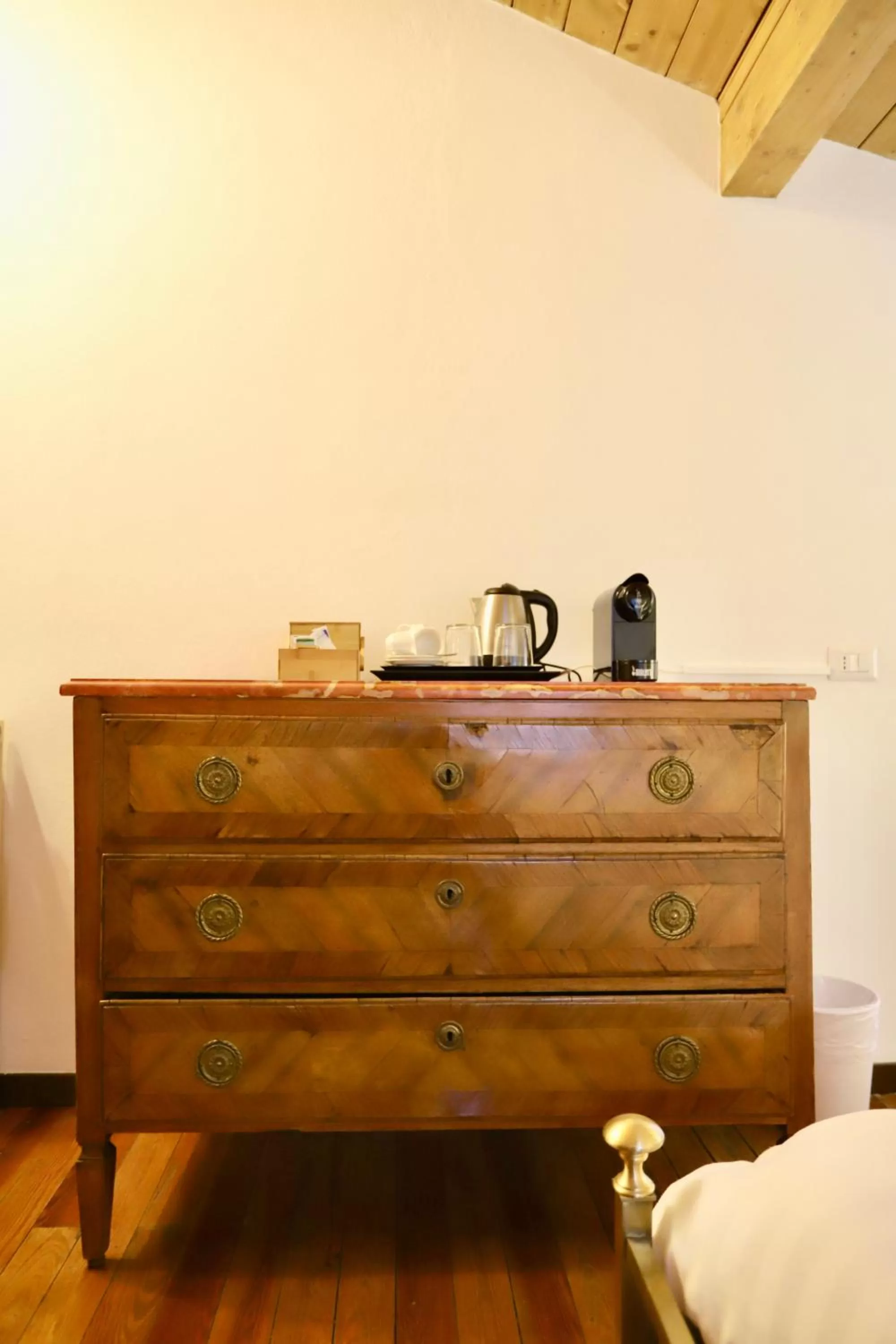 Photo of the whole room, Bed in La Villa del Lago