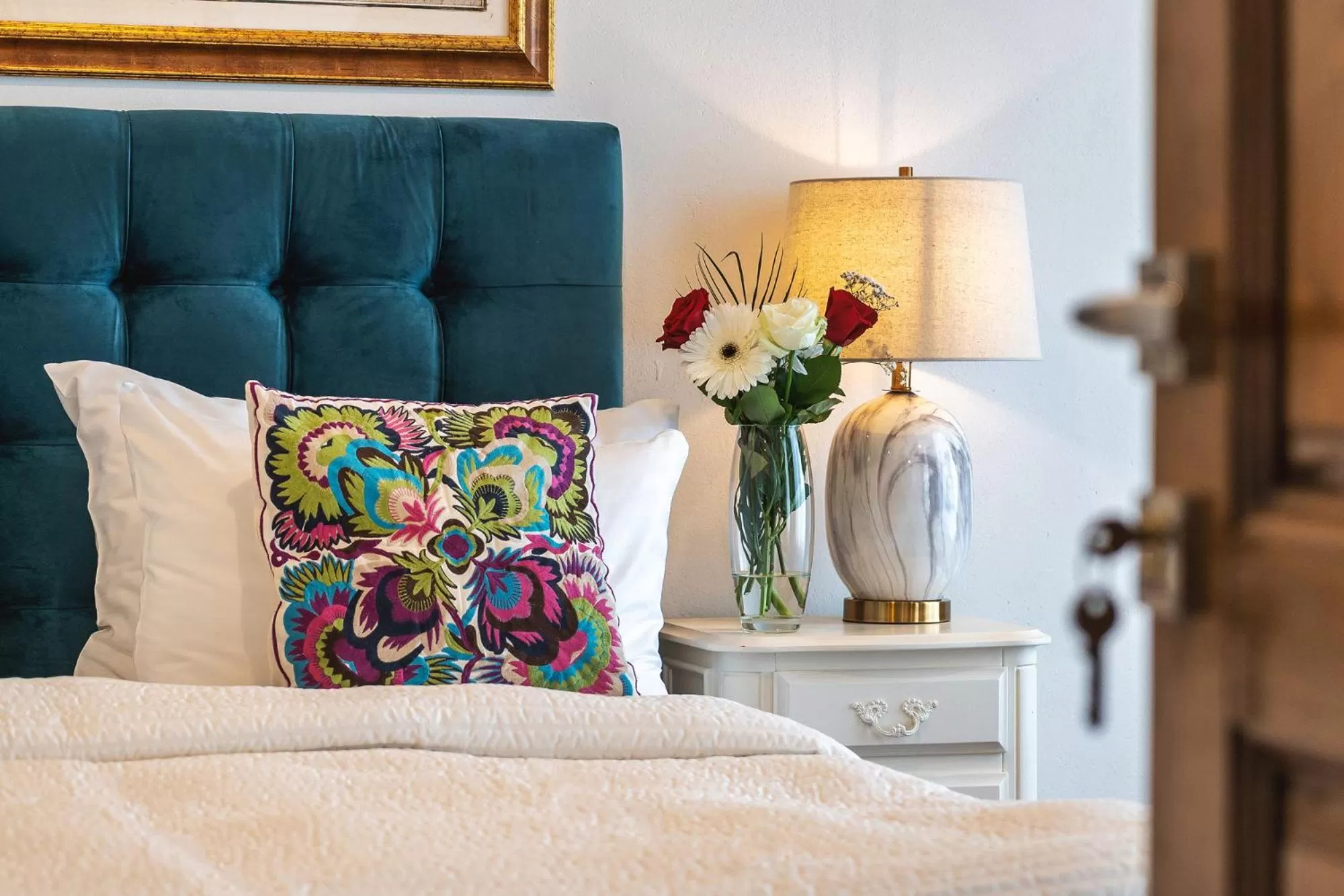 Bed in Nikolas Haus Central Location with Free Parking