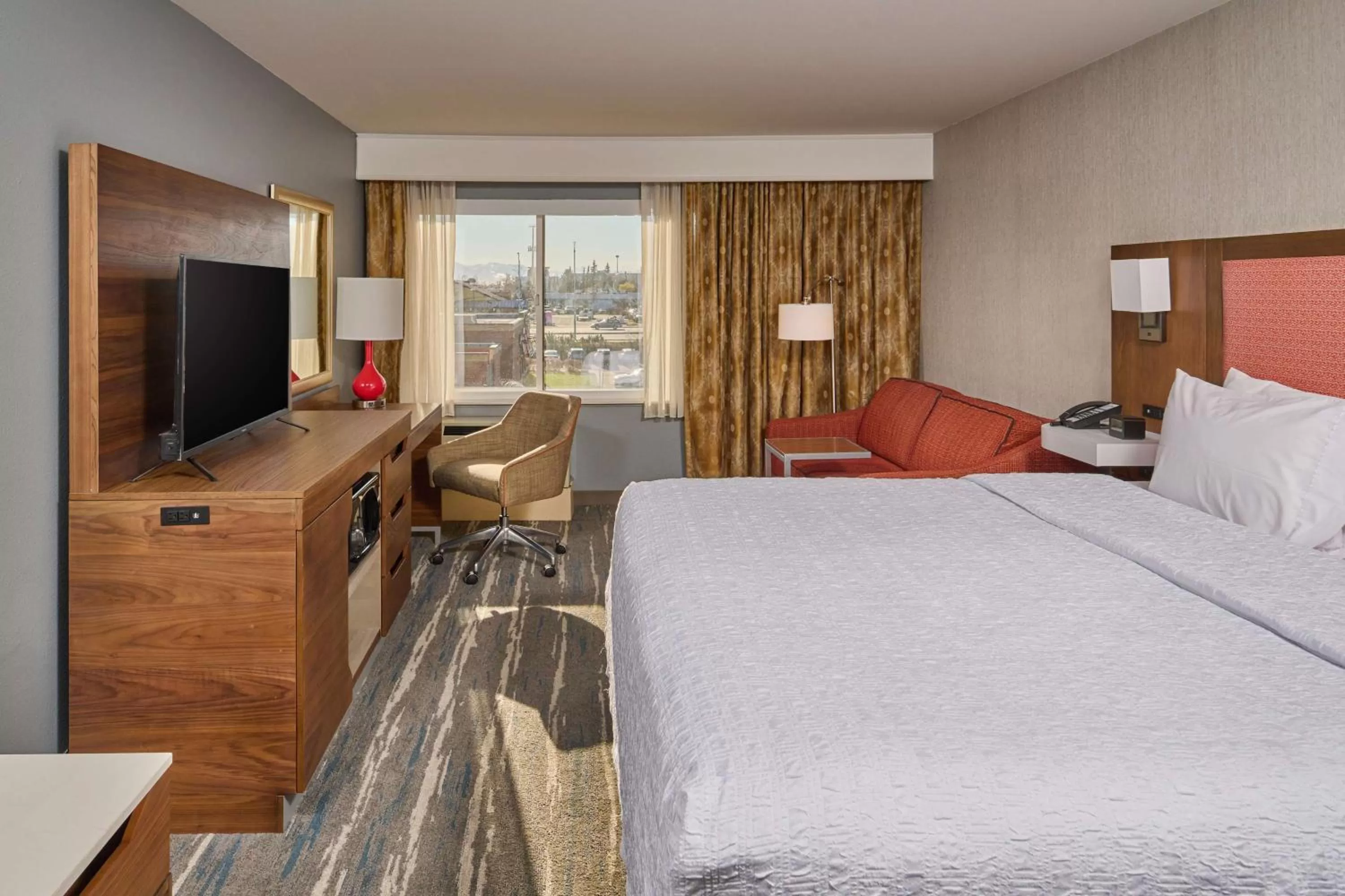 Bedroom, Bed in Hampton Inn Anchorage