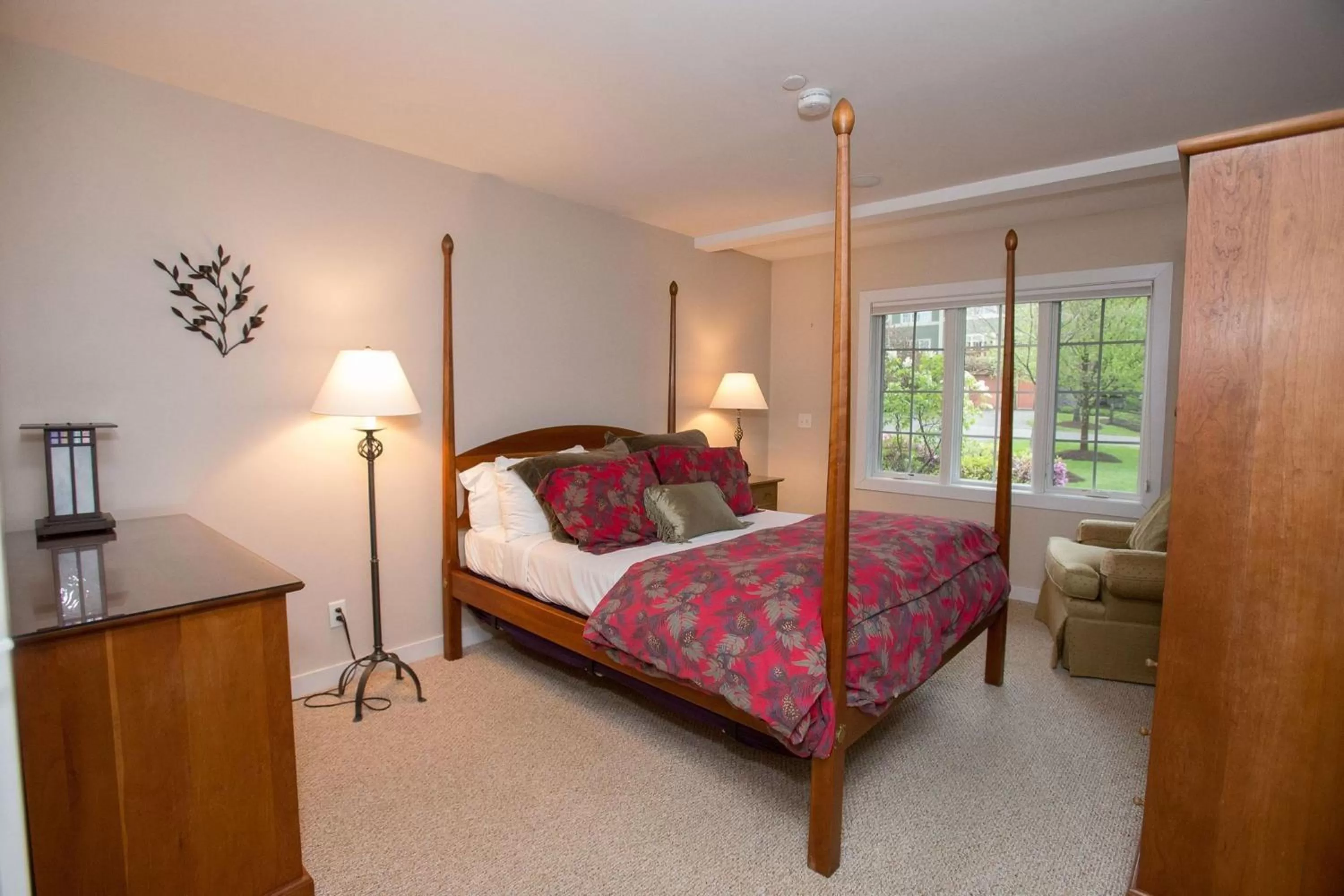 Photo of the whole room, Bed in Topnotch Resort