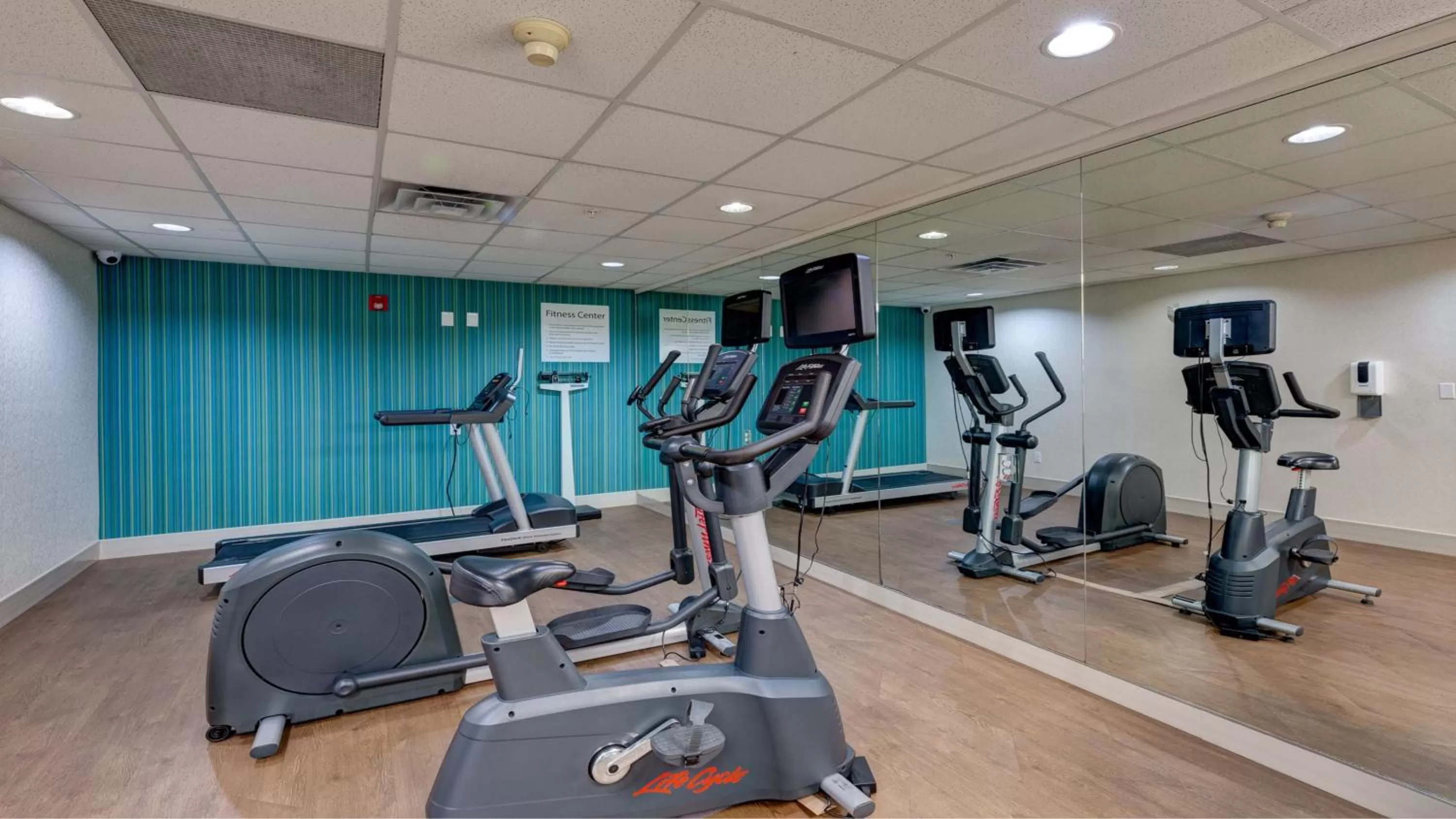 Fitness centre/facilities in Holiday Inn Express & Suites Ashtabula-Geneva by IHG
