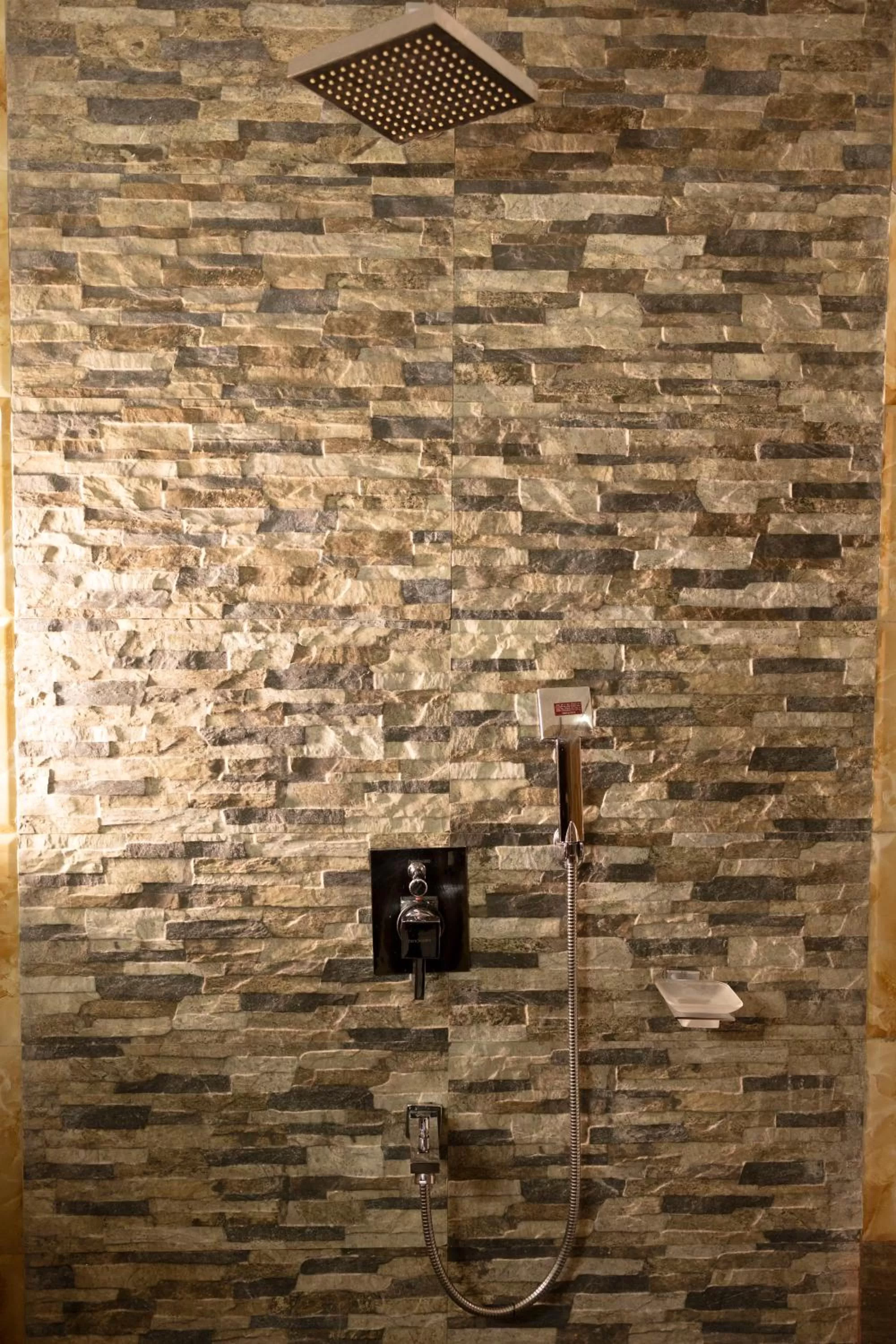 Shower in Yangthang Heritage